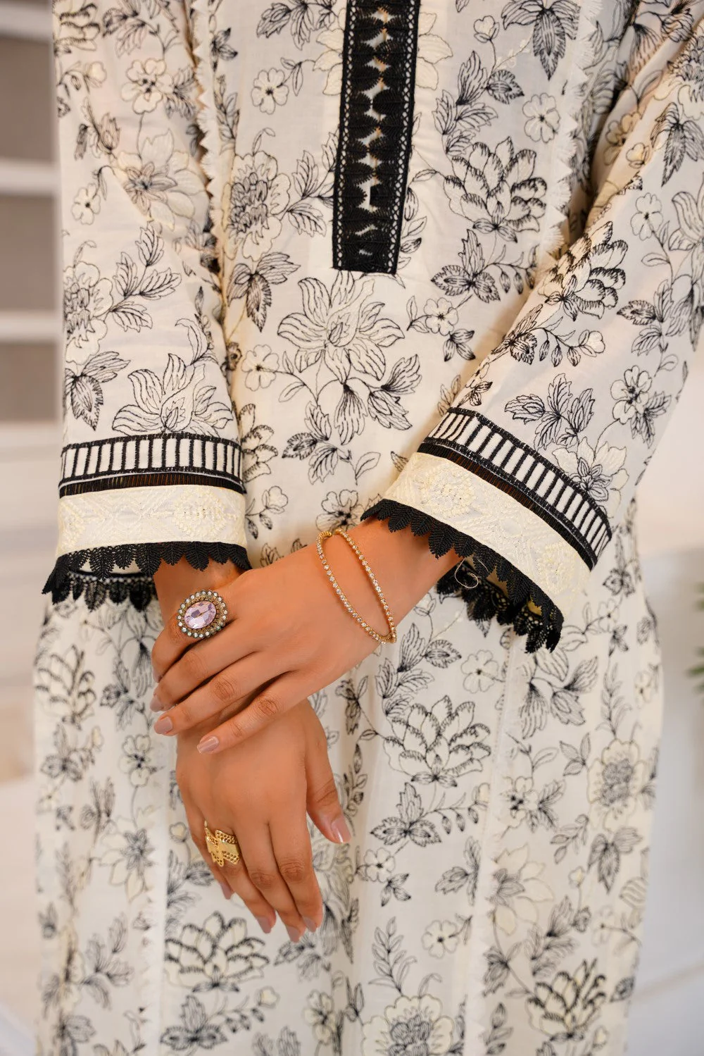 Threads & Weaves Unstitched 3 Pc Embroidered Lawn Suit-05 - Image 4