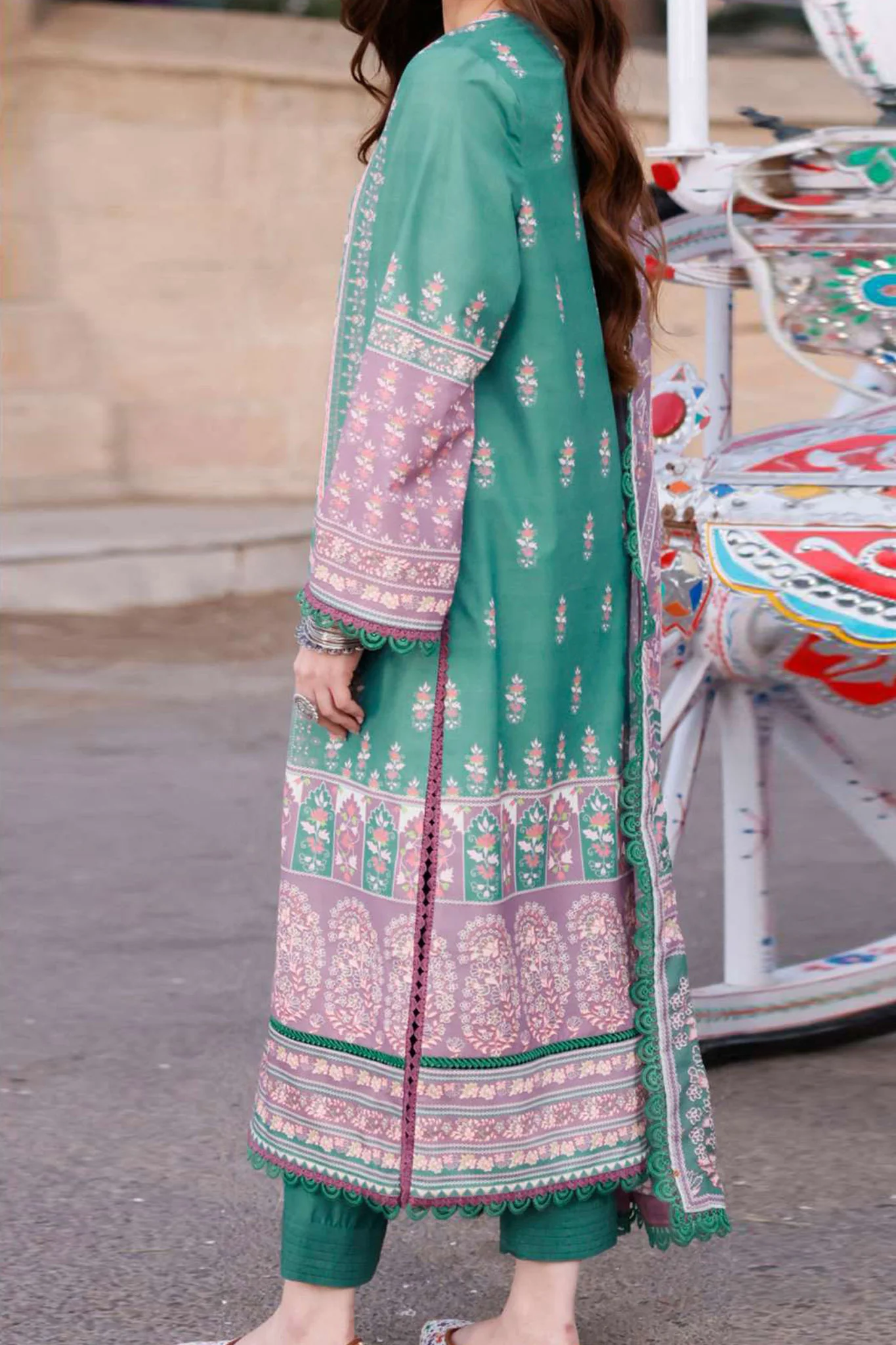 Arabic Lawn By Asim Jofa Unstitched 3 Piece Digital Blended Lawn Suit-AJPL-15 - Image 3