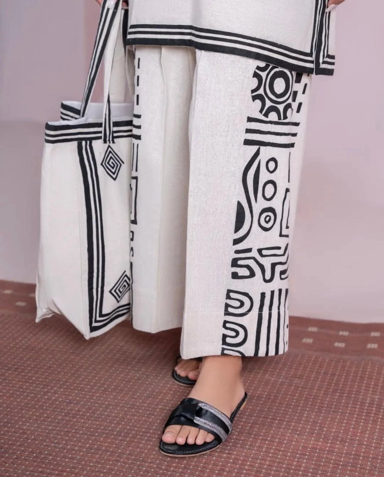 Zaib E Hoor ARCANE THREADS WITH FREE PYRAMID HAND BAG - Image 9
