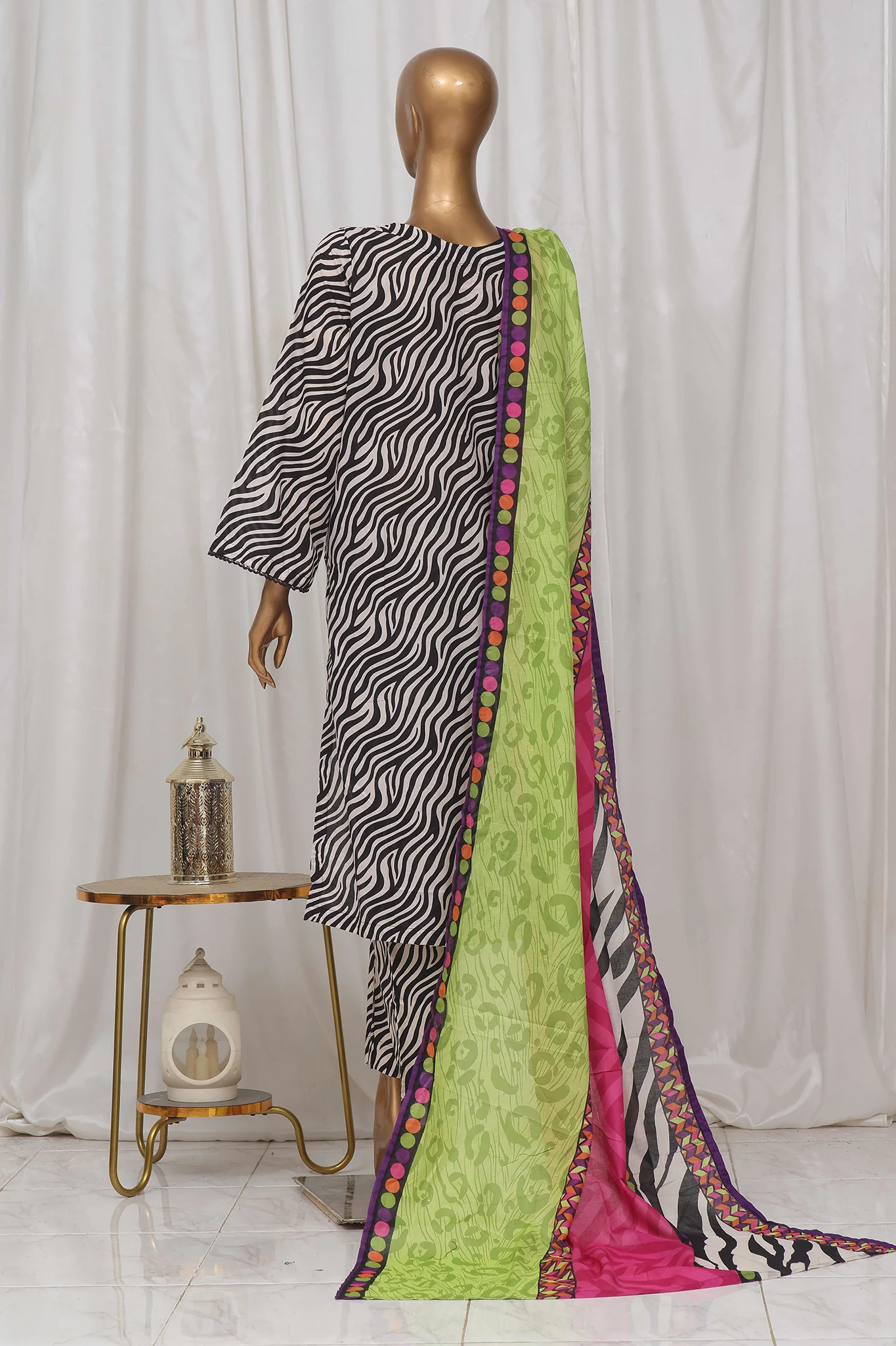 Bin Saeed Stitched 3 Piece Exclusive Printed Lawn Vol-01 Collection-SM-1452-Black - Image 3