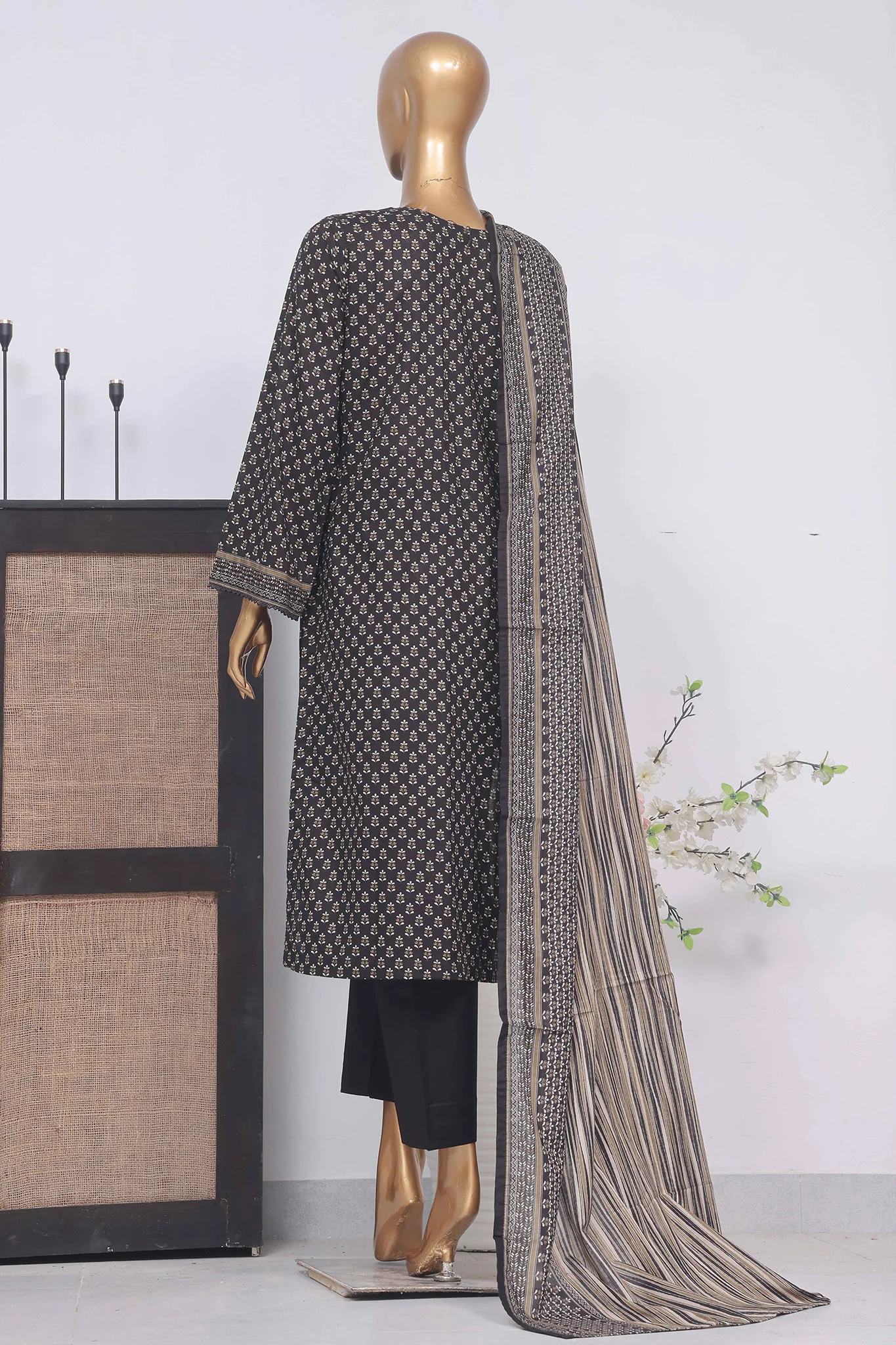 Bin Saeed Stitched 3 Piece Exclusive Printed Lawn Vol-02 Collection-SM-1391-Black - Image 3