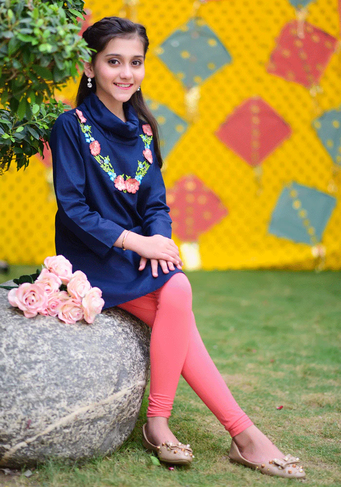 Ochre Clothing Cambric Embroidered Kurta - Image 3