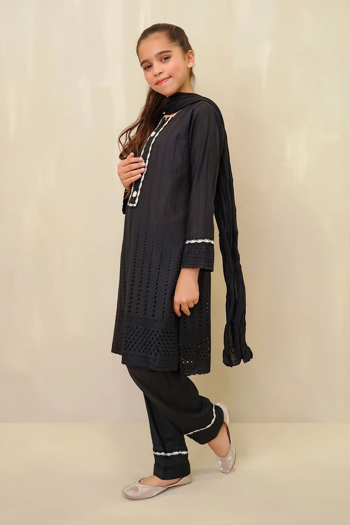 Ochre Clothing Chickankari Embroidered 3 Pc Suit - Image 4