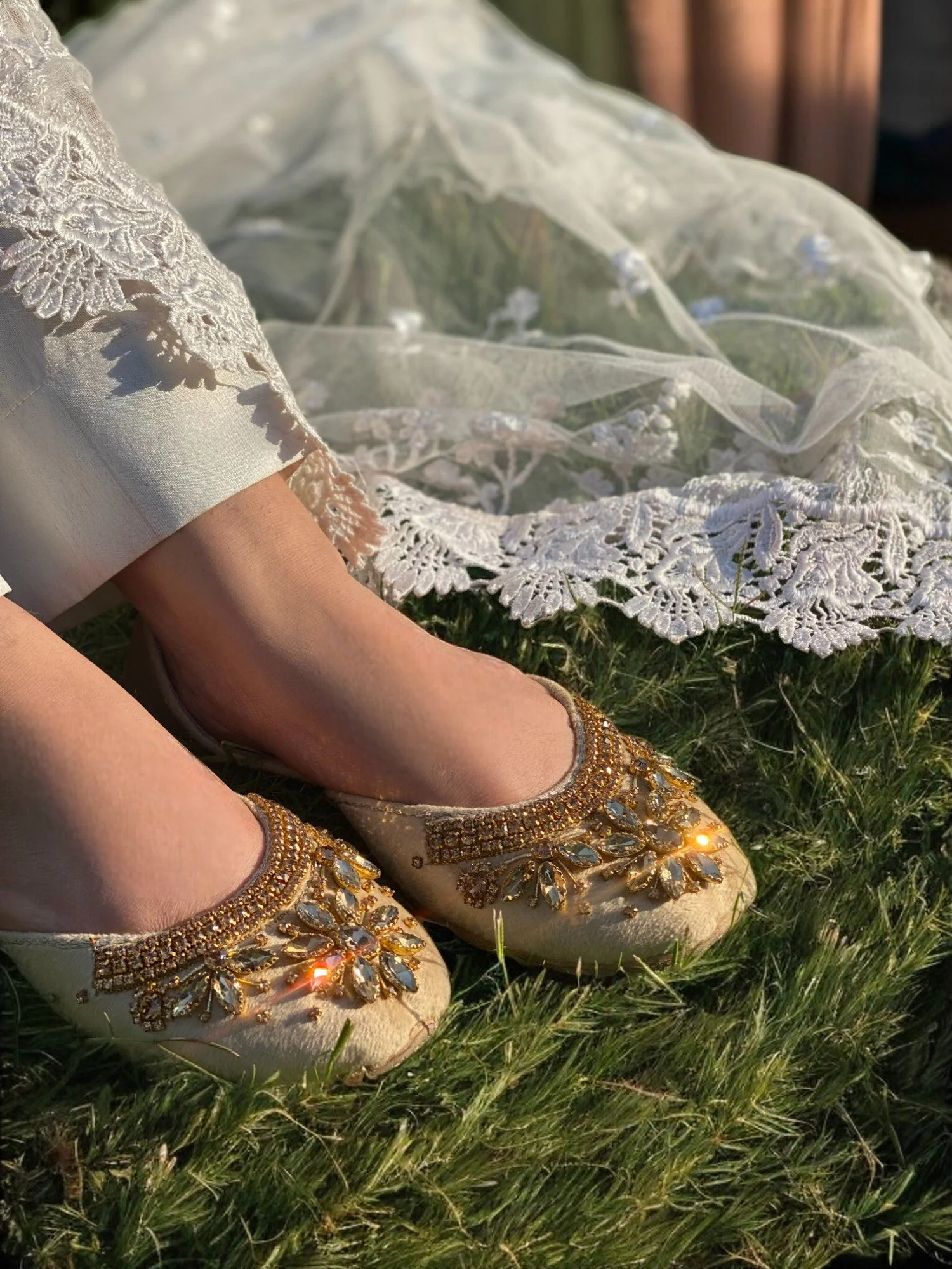 Ujaala Maharani - Cream Jutti - Image 11