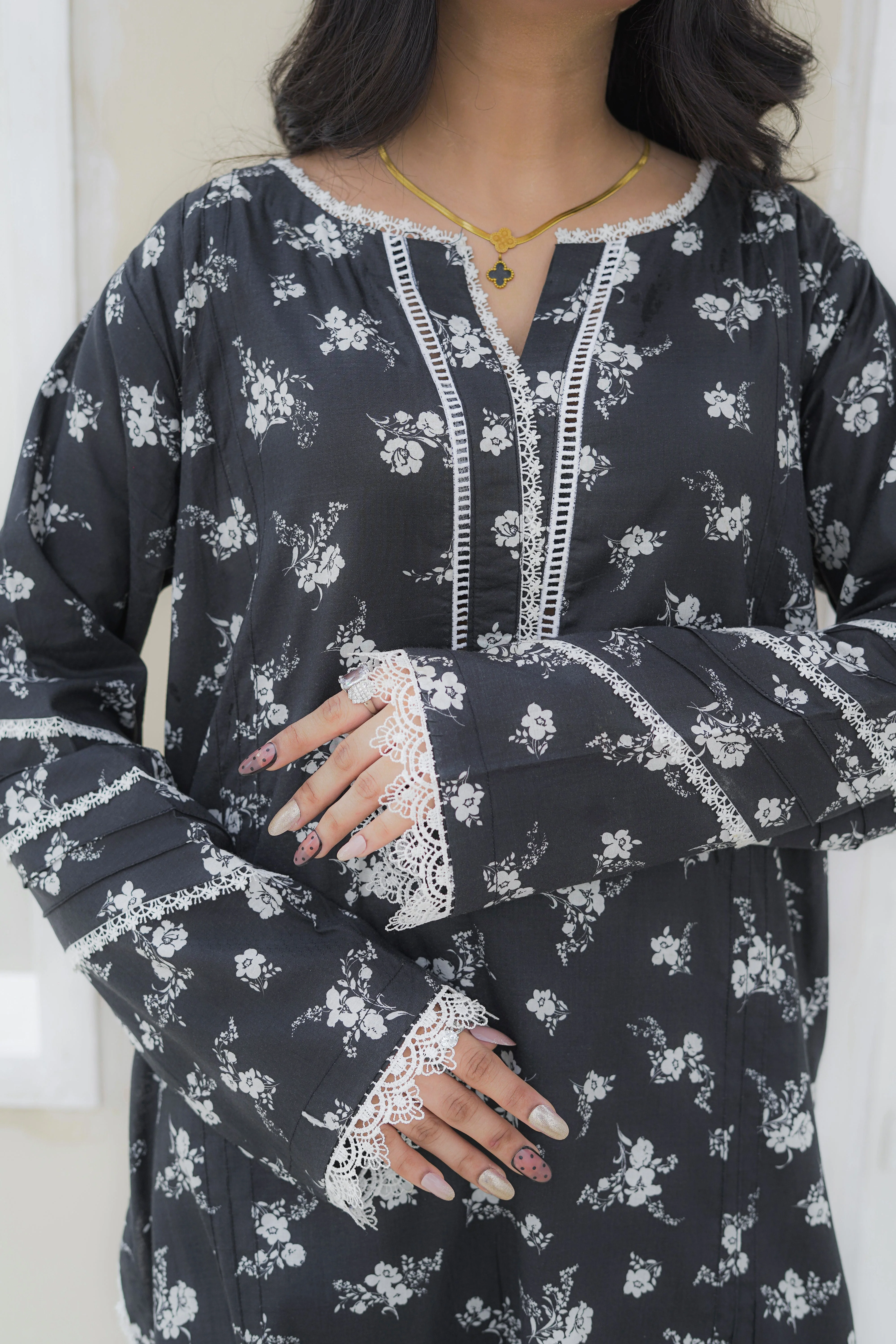 Black And White By Tehzeeb Threads Blooming Black  2-Piece Printed Cotton - Image 3