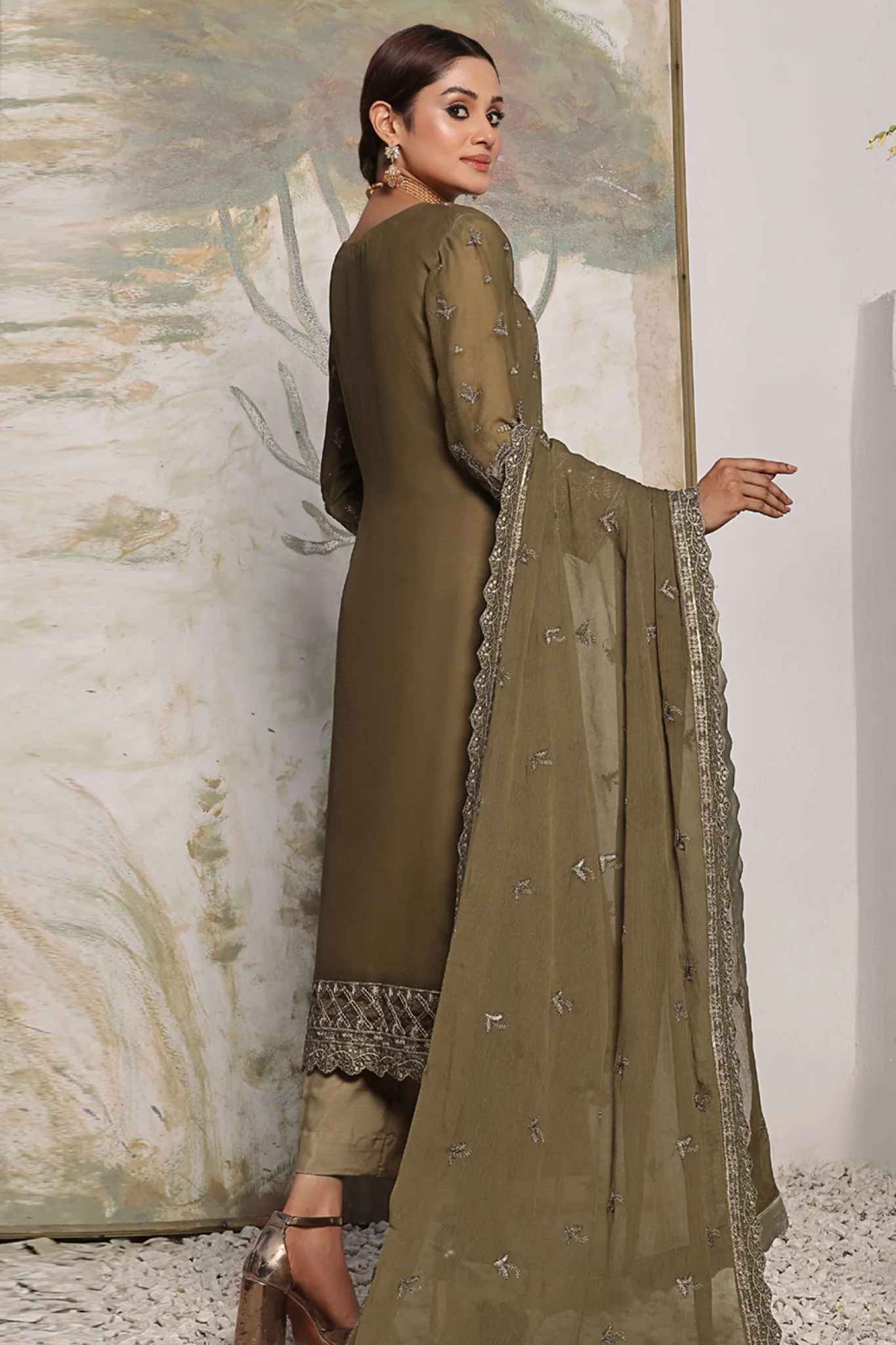 Fleur By Soghat Unstitched 3 Piece Festive Emb Luxury Chiffon Suit-SF-01 - Image 3