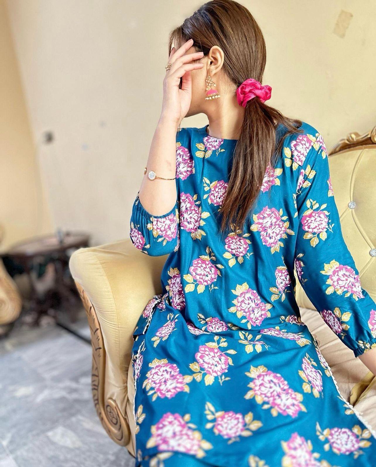 Zaib E Hoor Flower Print 2Pcs Stitched - Image 6