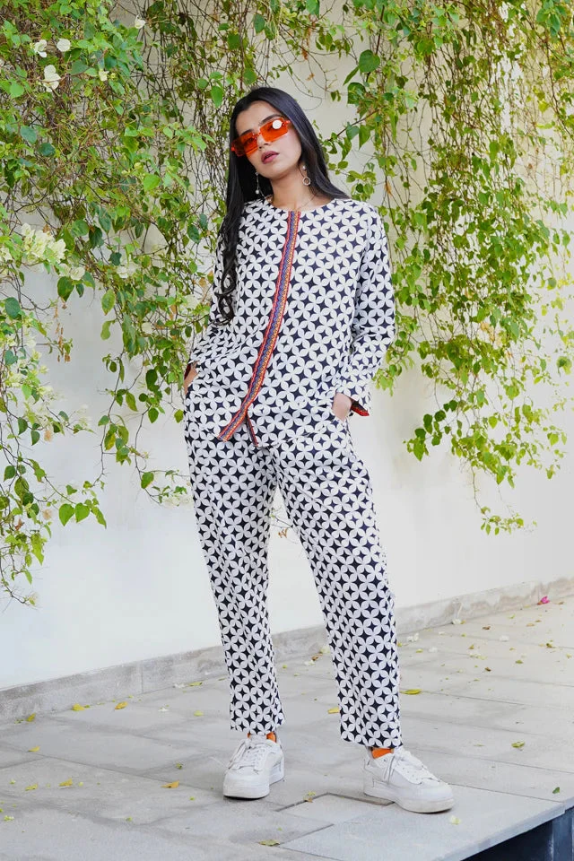 Dhaga Stitched 2 Piece Crepe Suit-Graphglide