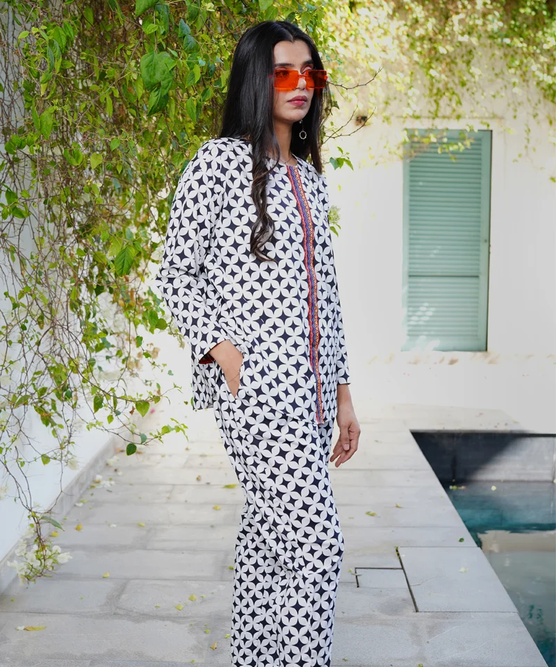 Dhaga Stitched 2 Piece Crepe Suit-Graphglide - Image 5