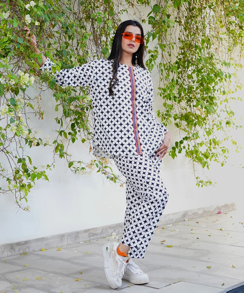 Dhaga Stitched 2 Piece Crepe Suit-Graphglide - Image 6