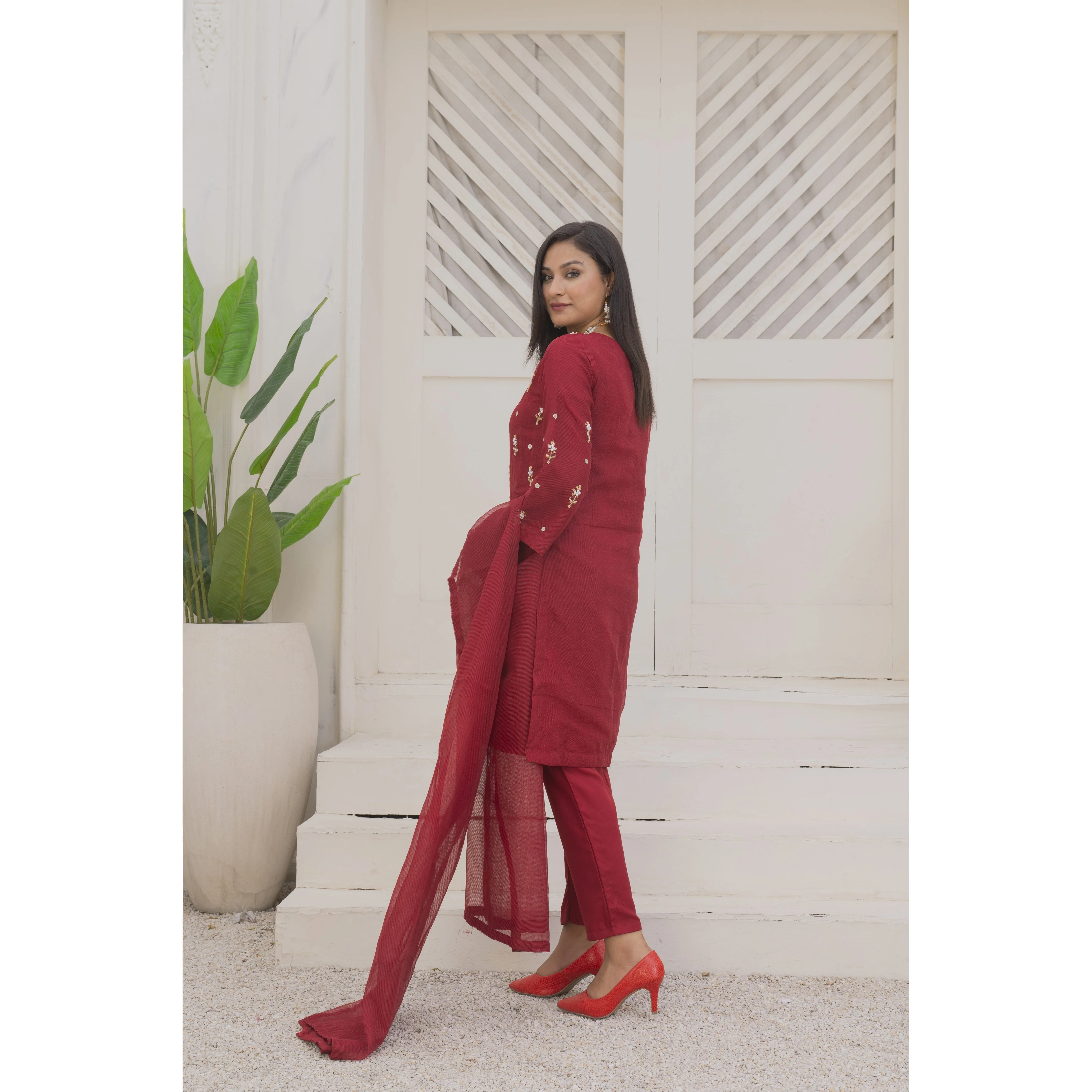 Zaib E Hoor Handmade Neckline Stitched 3-pc Suit - Image 18