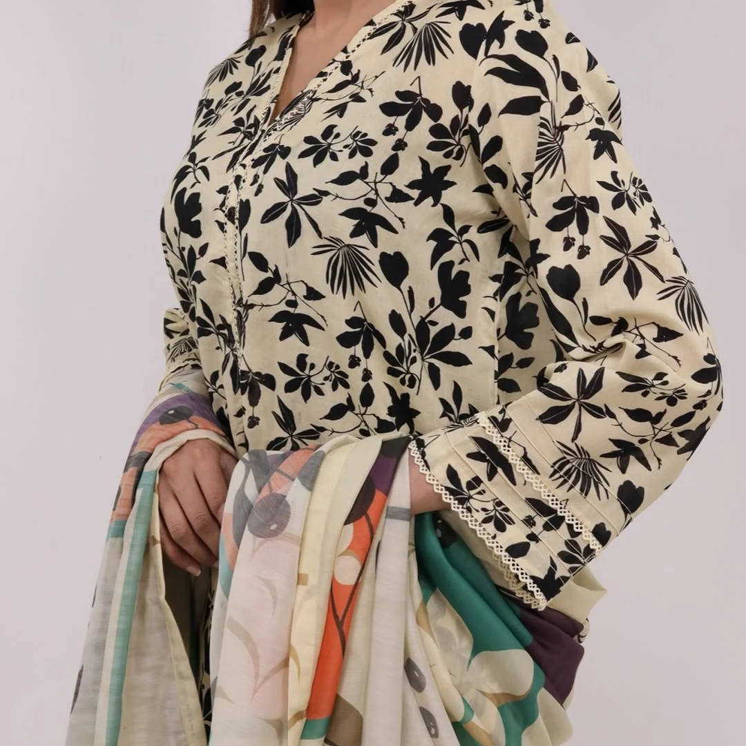 Heeriye 3 Piece Stitched Printed Lawn Suit - H302 - Image 4