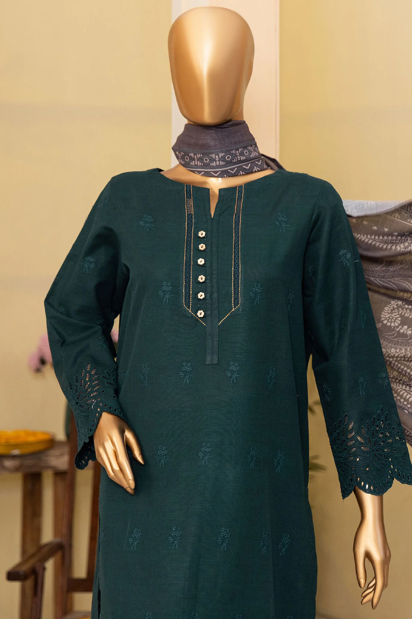Hz Unstitched 3 Piece Emb Khaddar Chikankari Suit-KCP-03 - Image 2