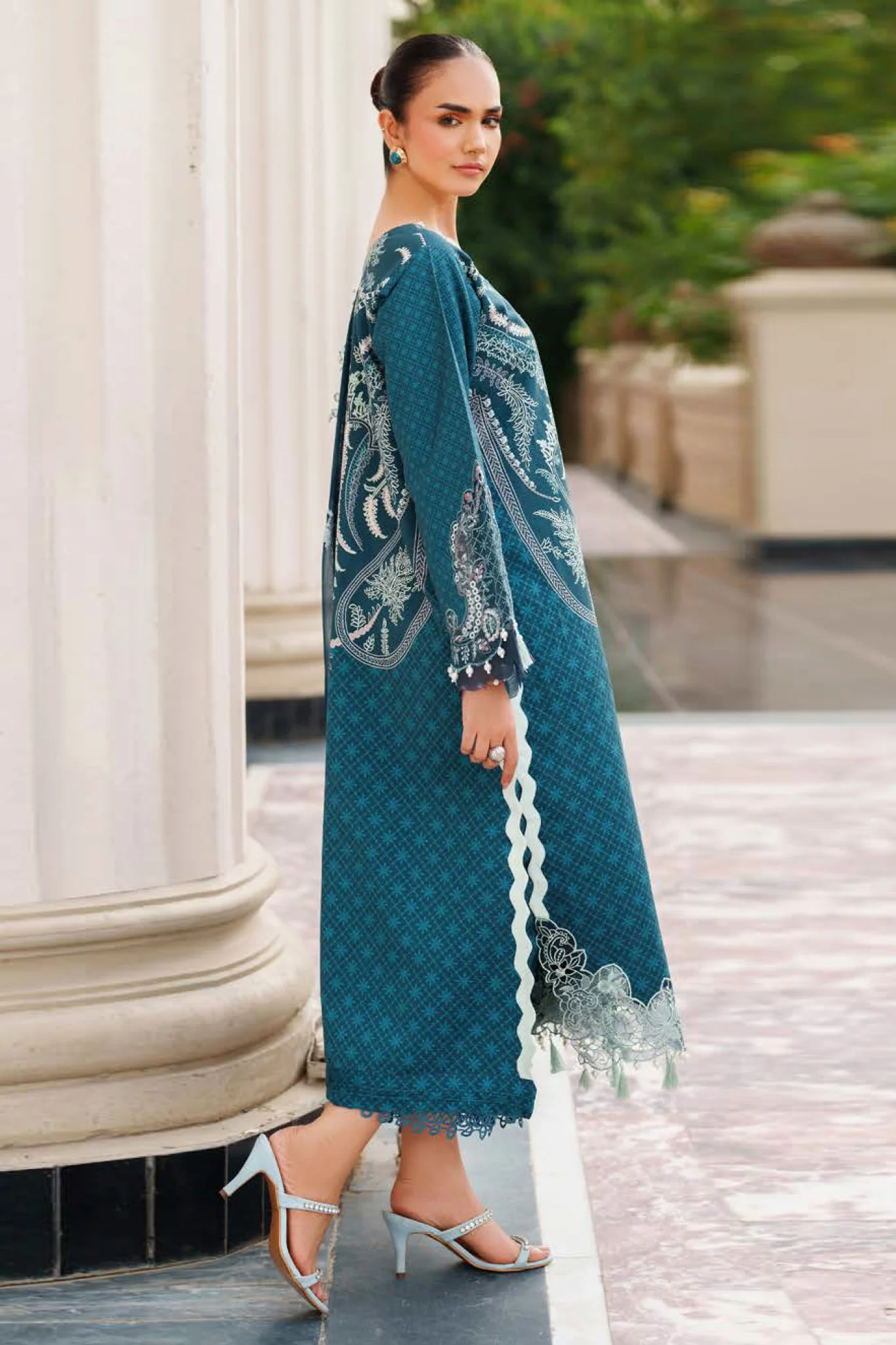 Ivy Bloom by Parishay Unstitched 3 Piece Winter Edit-01 Suit-IW-09 - Image 4