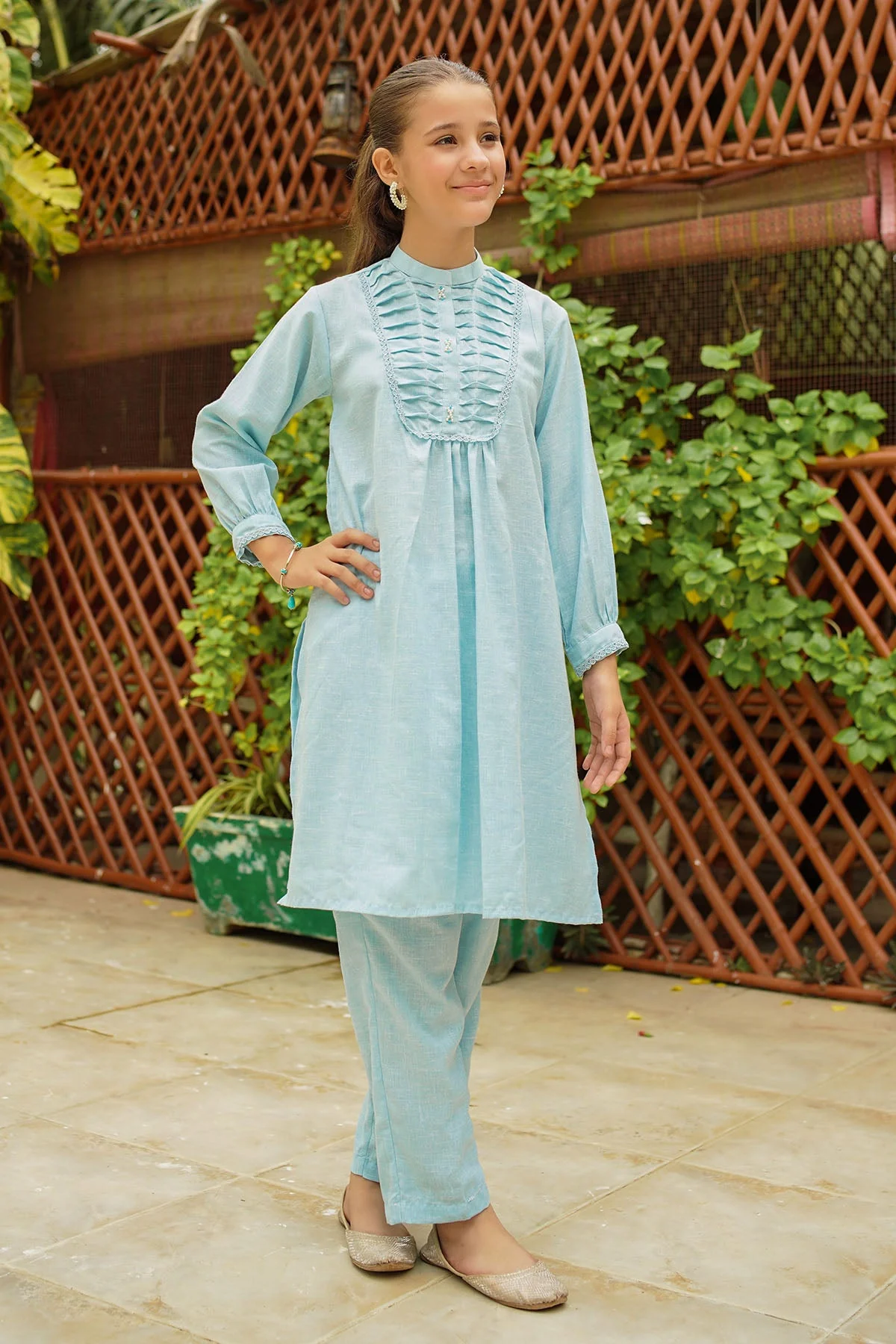 Khaddar Embellished 2 Pc Suit - Image 3