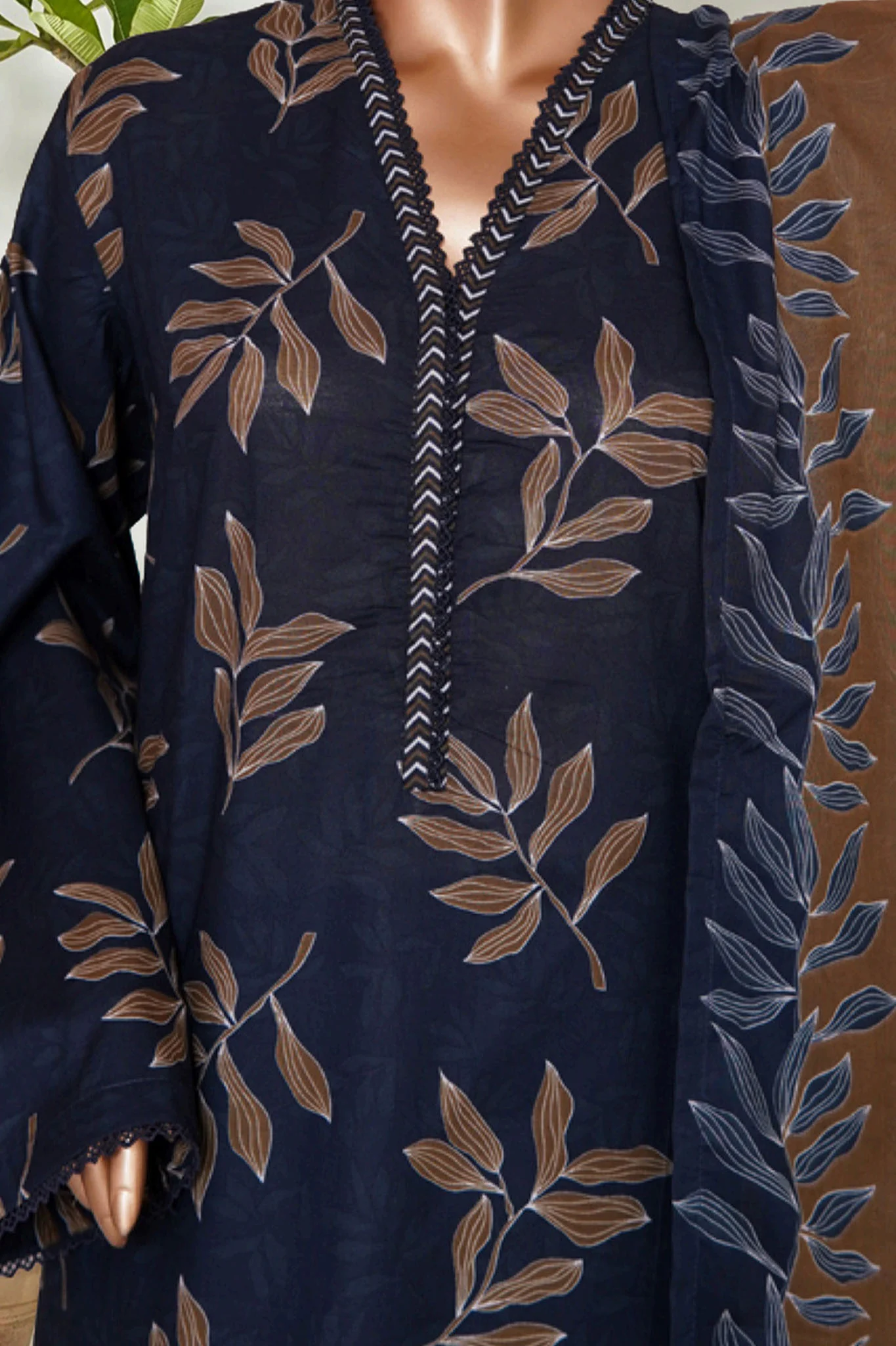 Bin Saeed Stitched 3 Piece Exclusive Printed Lawn Vol-01 Suit-LSM-2617 BLACK - Image 2