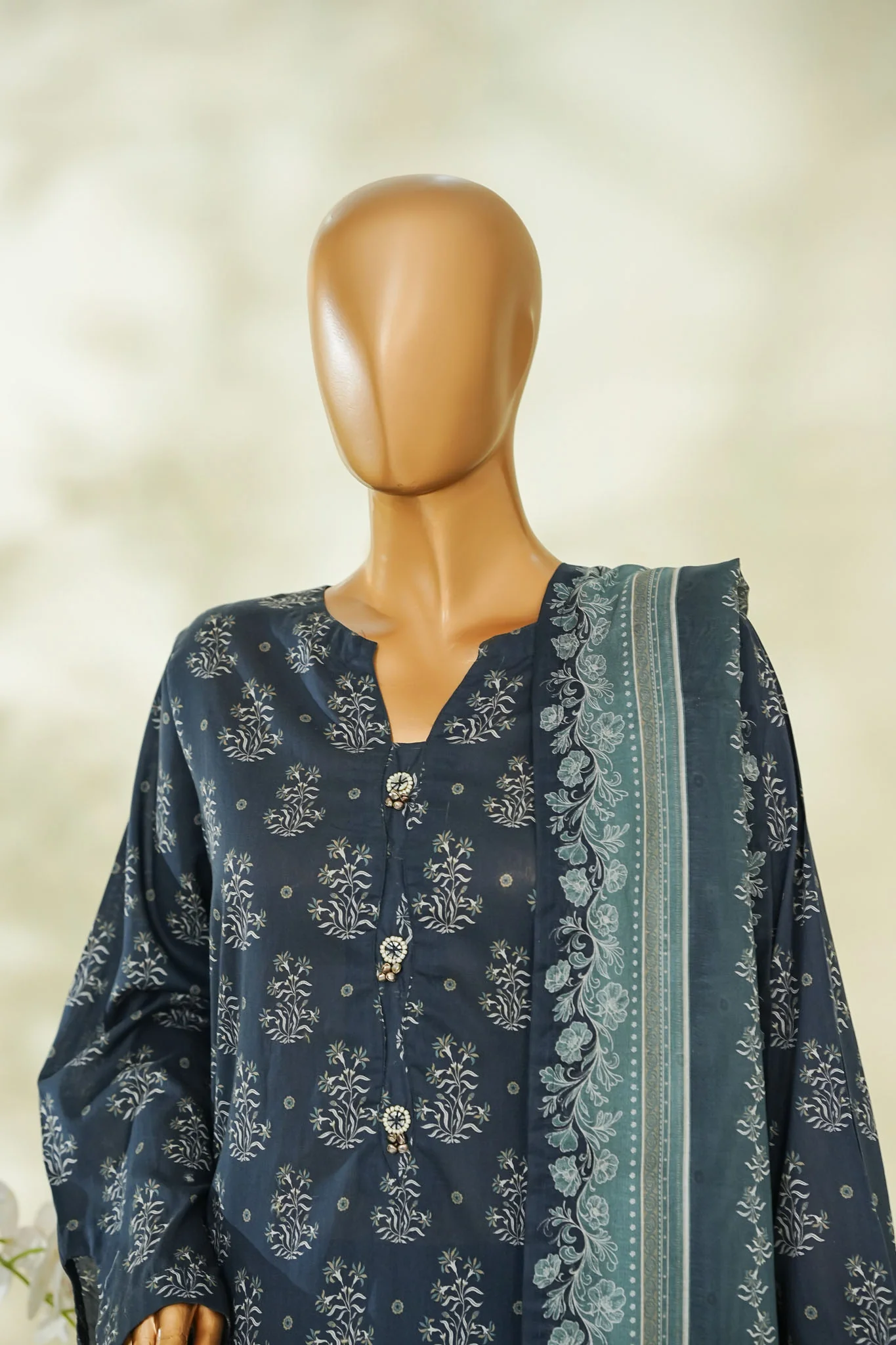 Bin Saeed Stitched 3 Piece Exclusive Printed Lawn Vol-04 Suit-LSM-2825-BLUE - Image 4