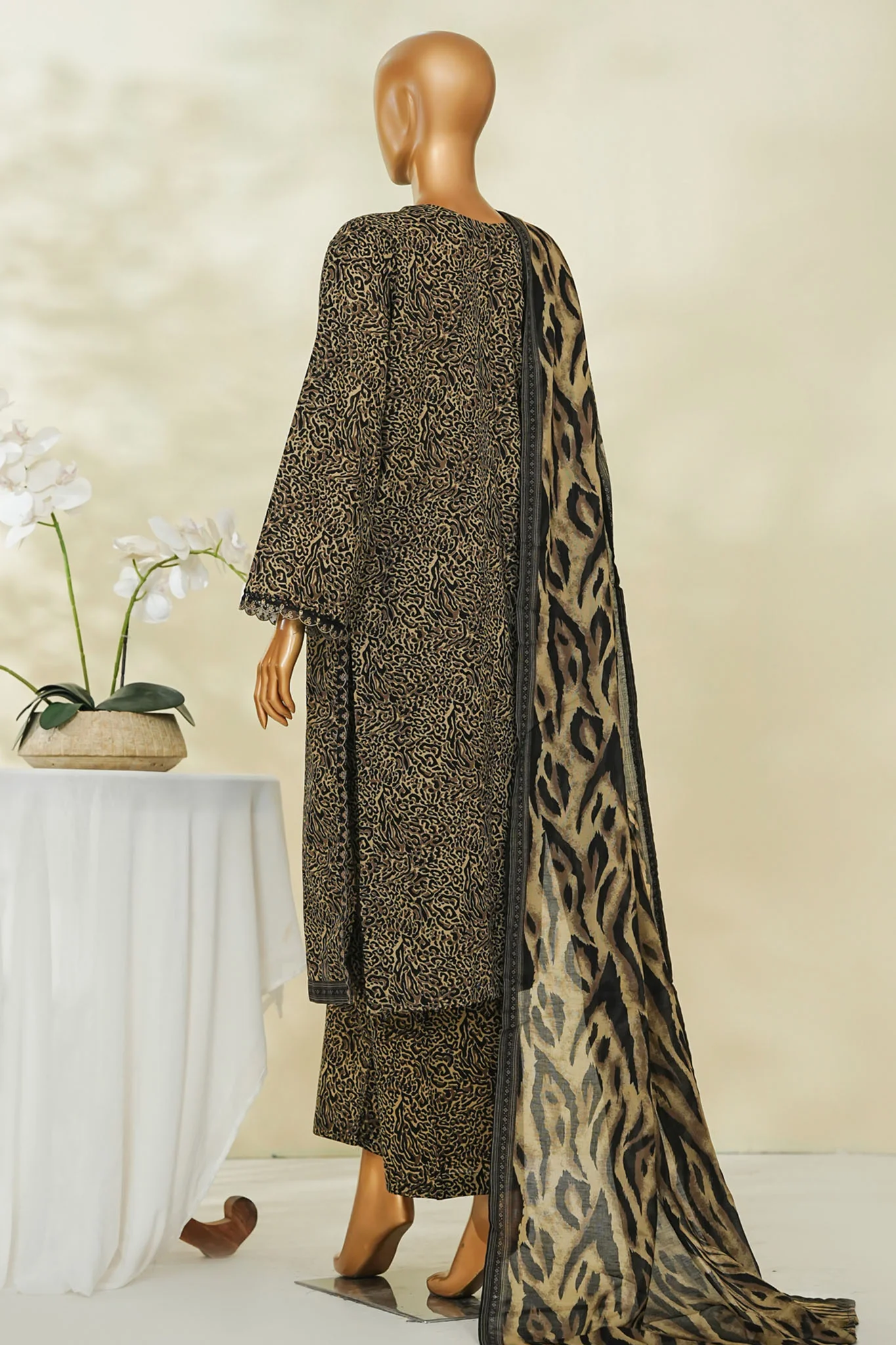 Bin Saeed Stitched 3 Piece Exclusive Printed Lawn Vol-04 Suit-LSM-2826-BLACK - Image 3