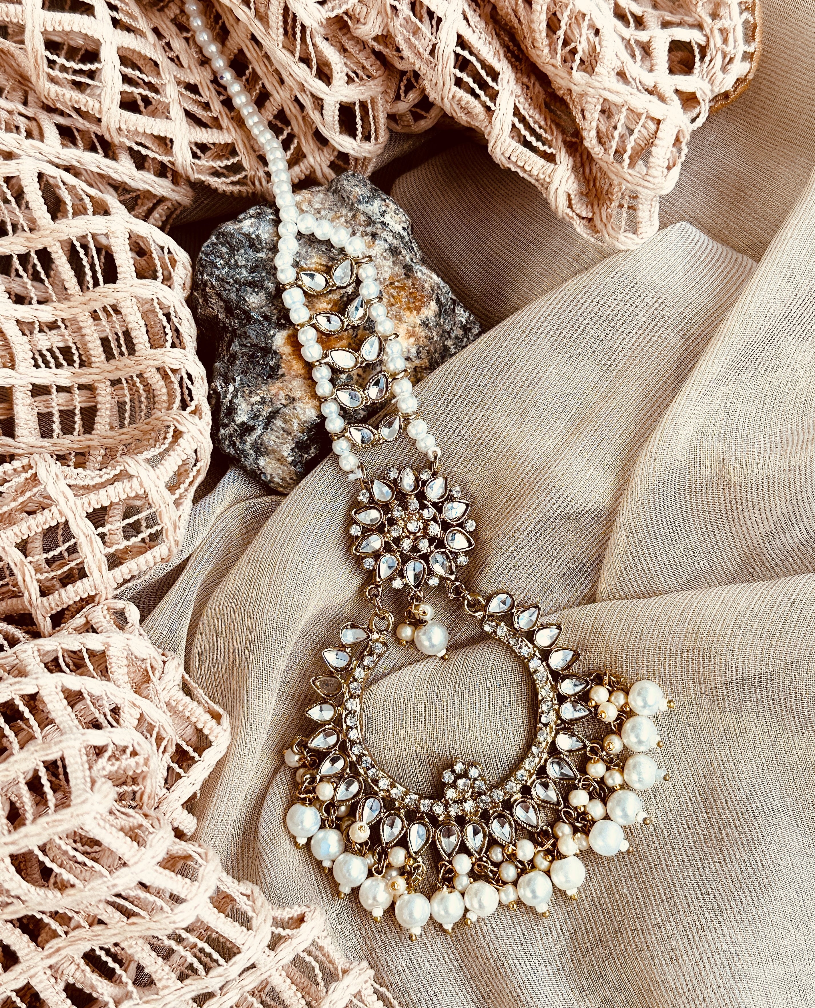 Made For Her-Lustre Earrings & Tikka Set - KMW1061 - Image 3