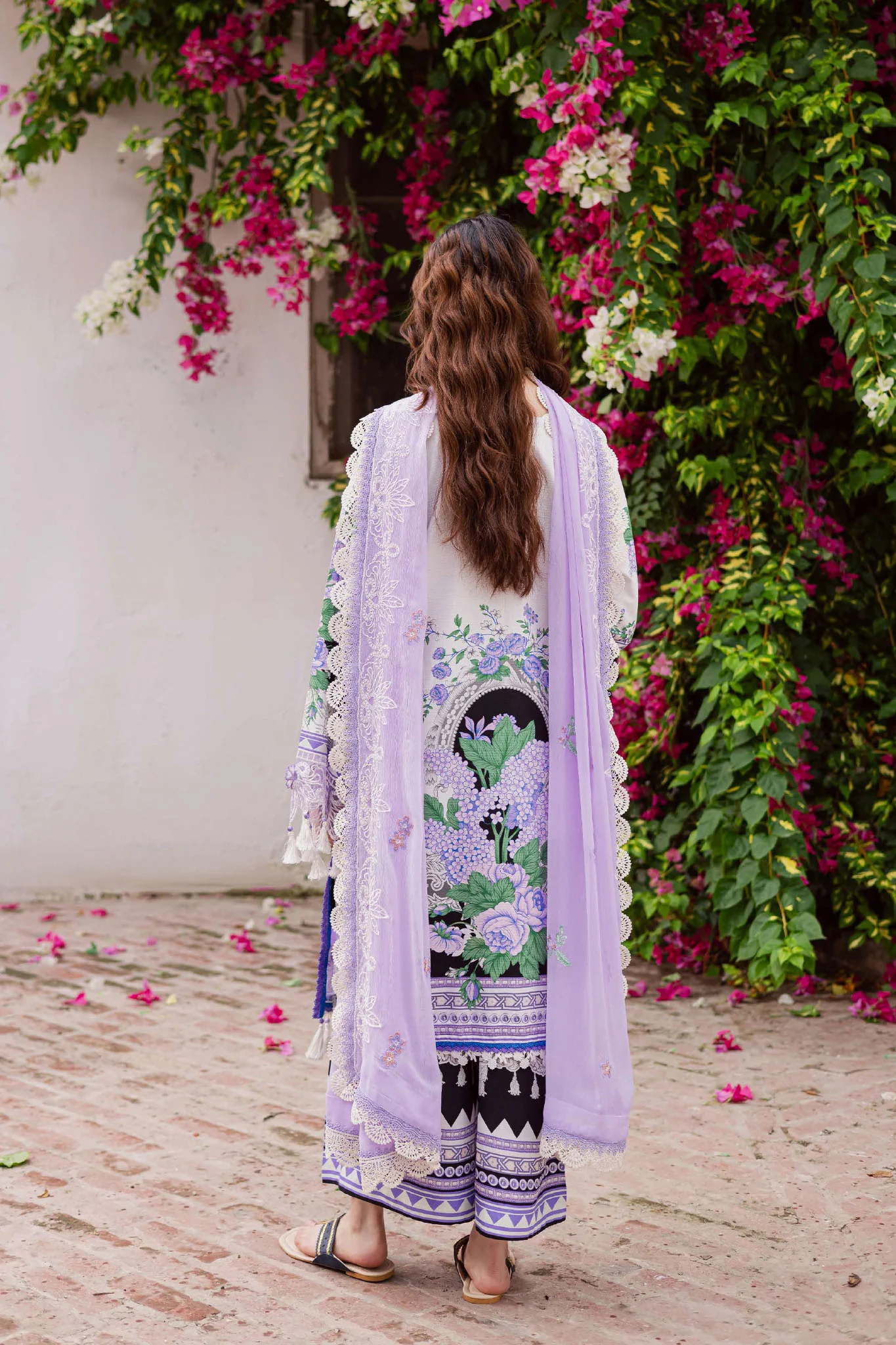Gulzar By Mahnur Unstitched 3 Piece Winter Suit-G-02 - Image 3