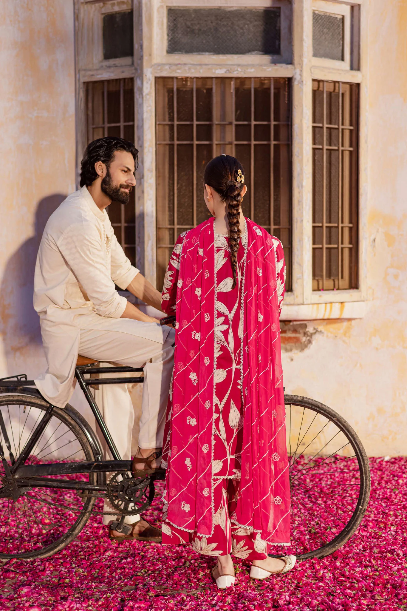 Gulzar By Mahnur Unstitched 3 Piece Winter Suit-G-11 - Image 3