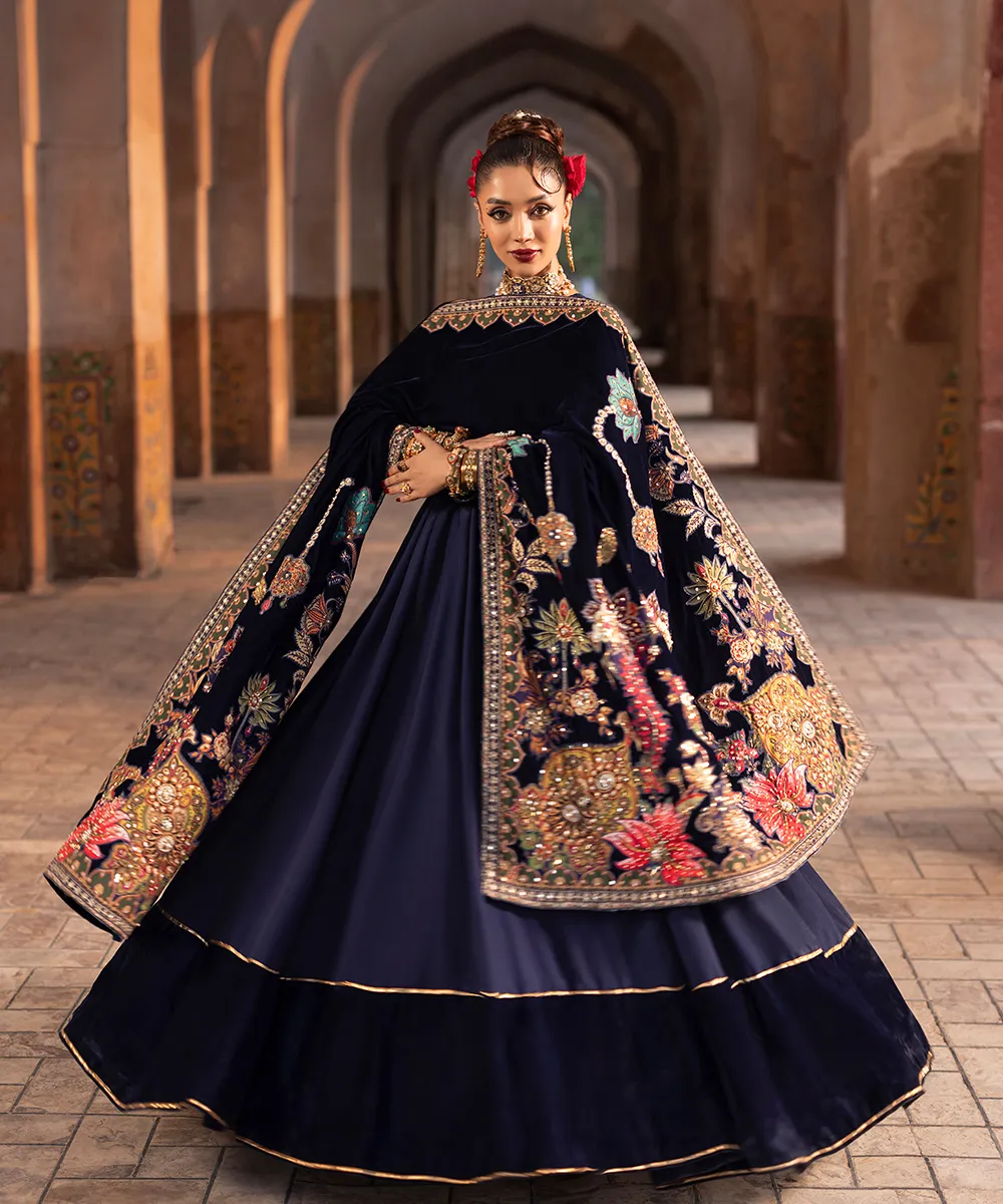 Makhmal By Mazil Shawl Suit-Moorni - Image 9