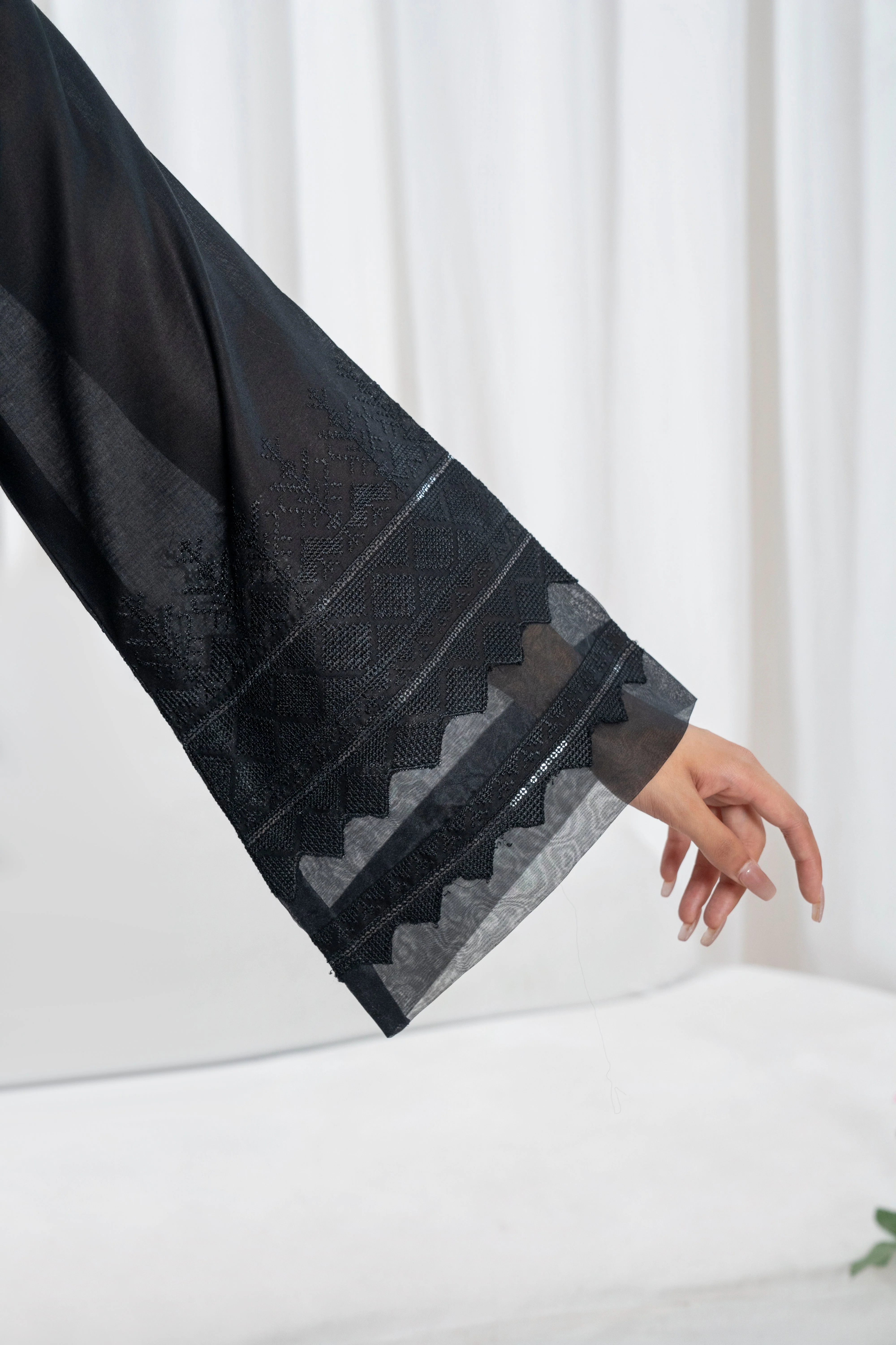 Zoya Zafar Stitched 2 Piece Cotton Suit-Monochrome - Image 7