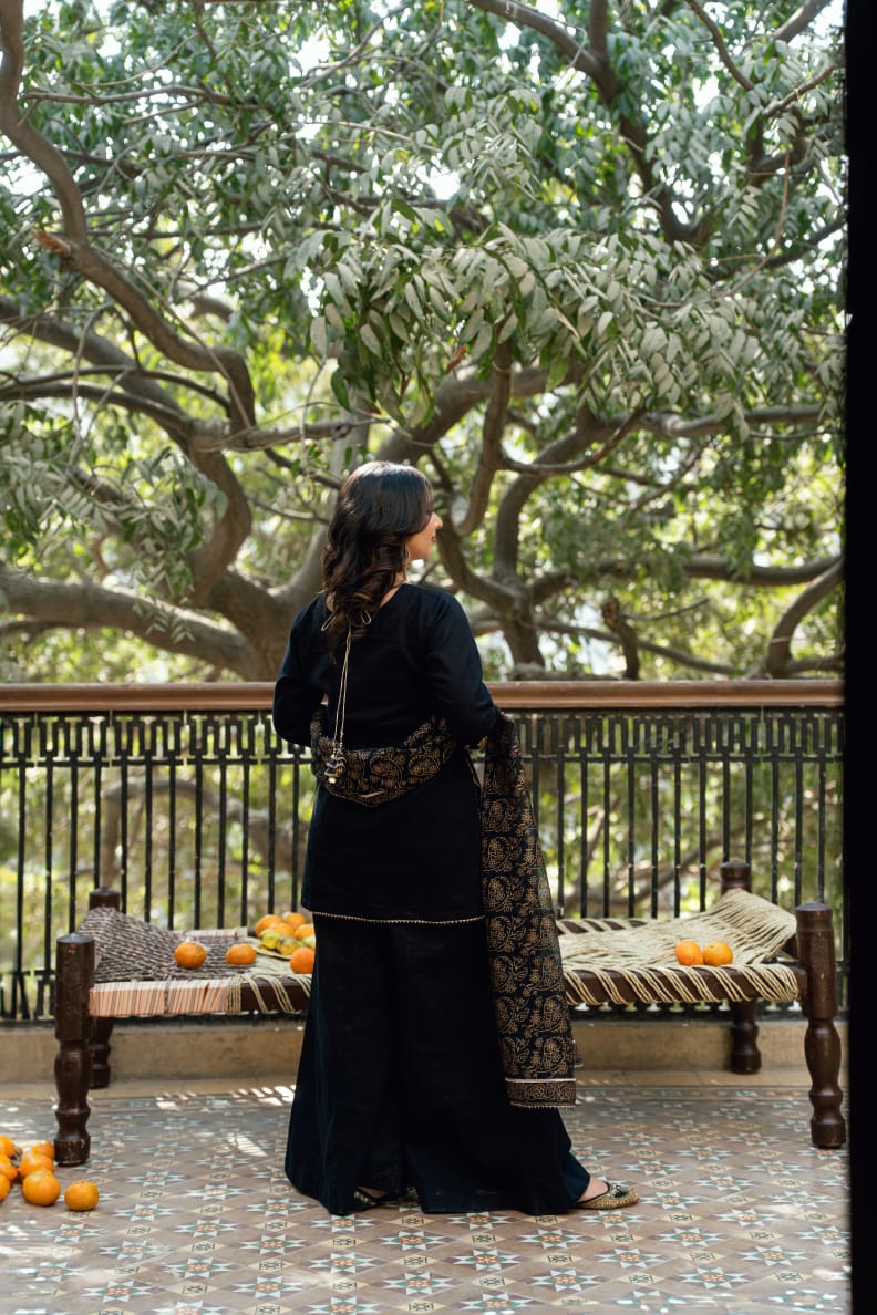 Sardiyon Ki Shaam Omal By Komal Stitched 3 Piece Winter Suit-Noora - Image 3