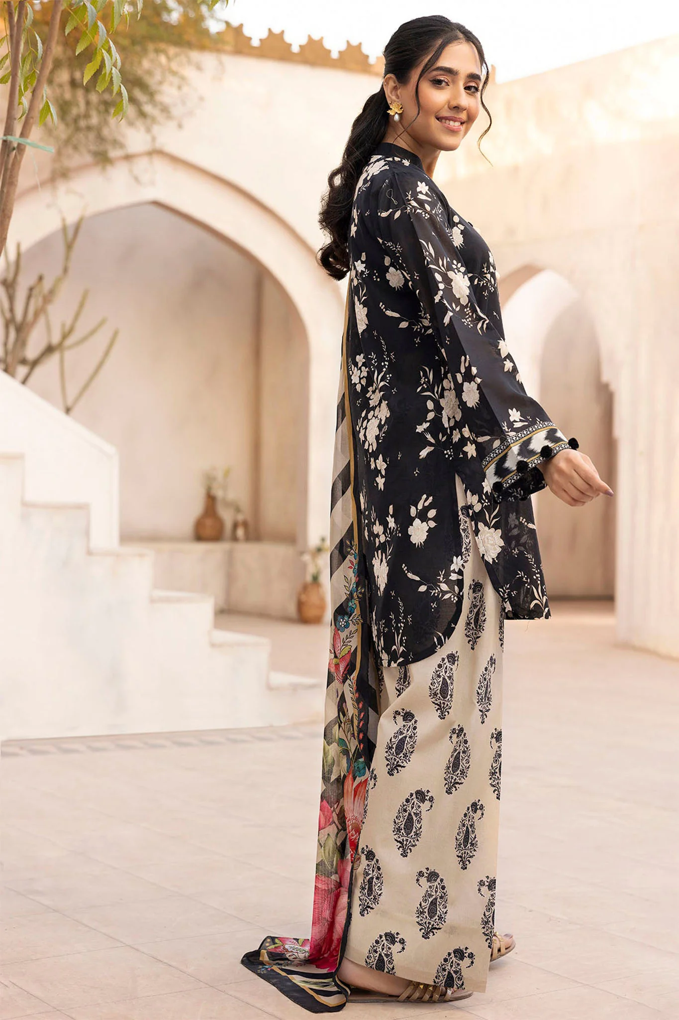 Rang By Motifz Unstitched 3 Piece Printed Lawn 2 Suit-5515-Rita - Image 3