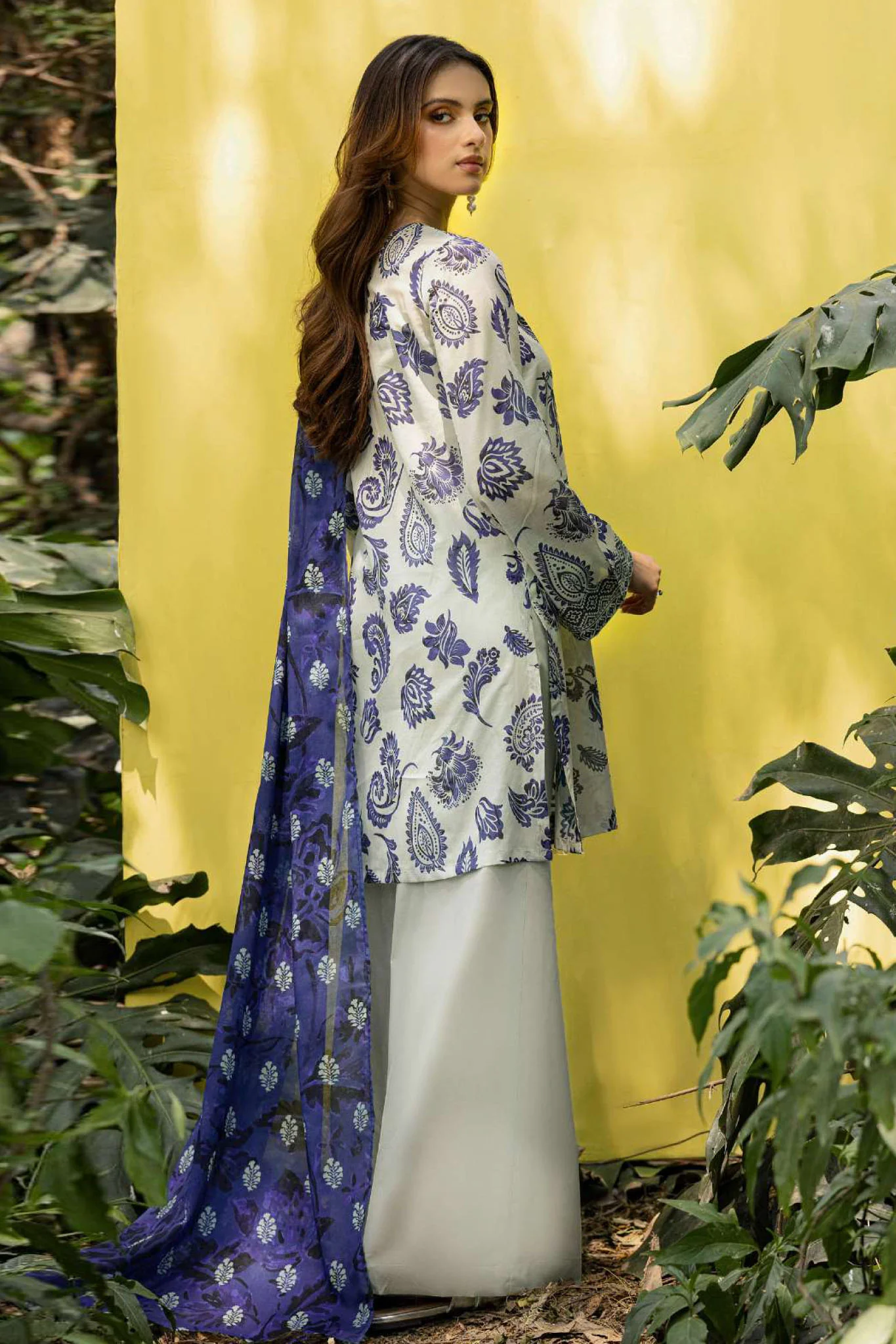 Rang By Motifz Unstitched 3 Piece Printed Lawn 3 Suit-5563-Sanam - Image 3
