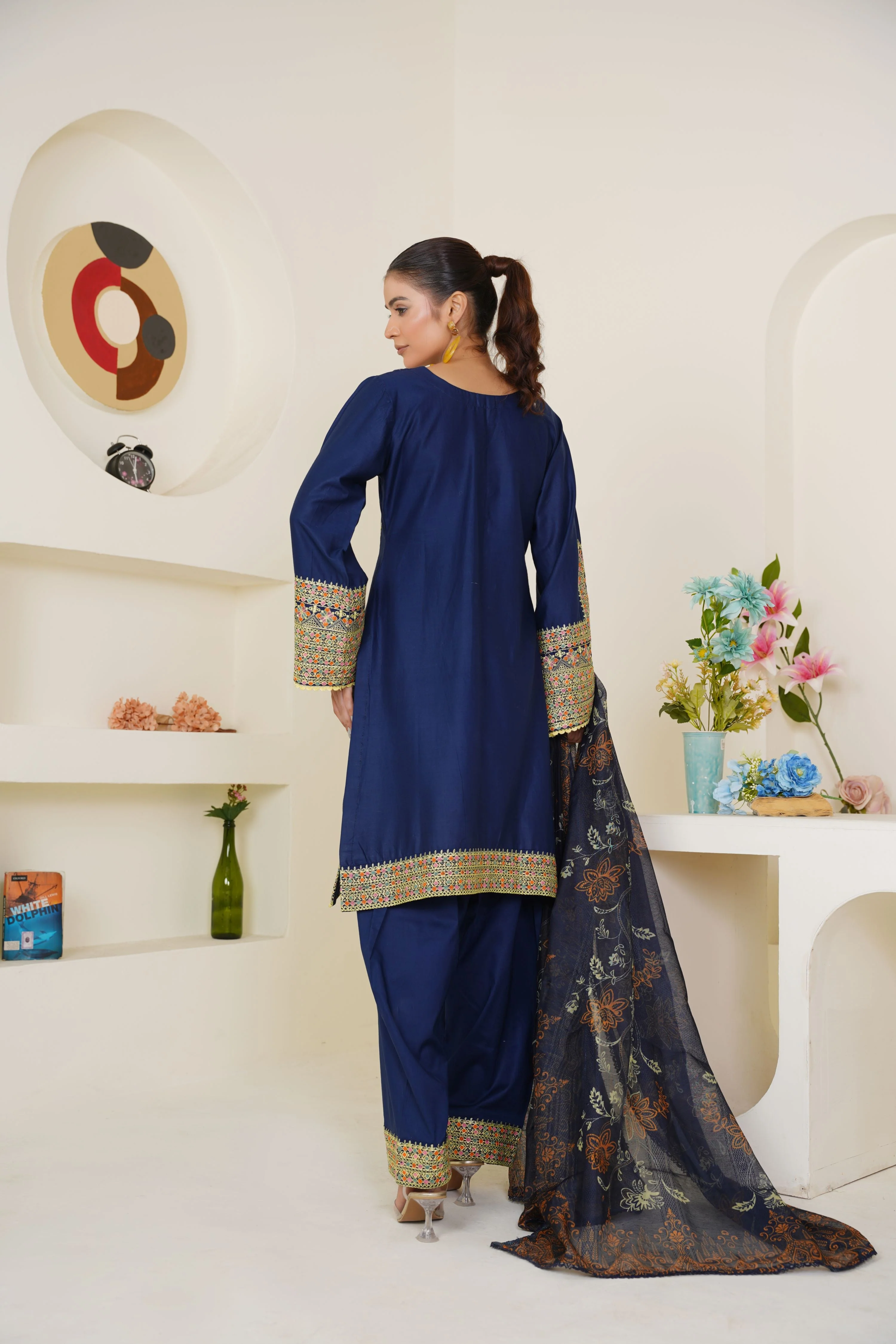Threads & Weaves Royal Blue Embroidered Lawn 3-Piece Pret Suit - Image 3