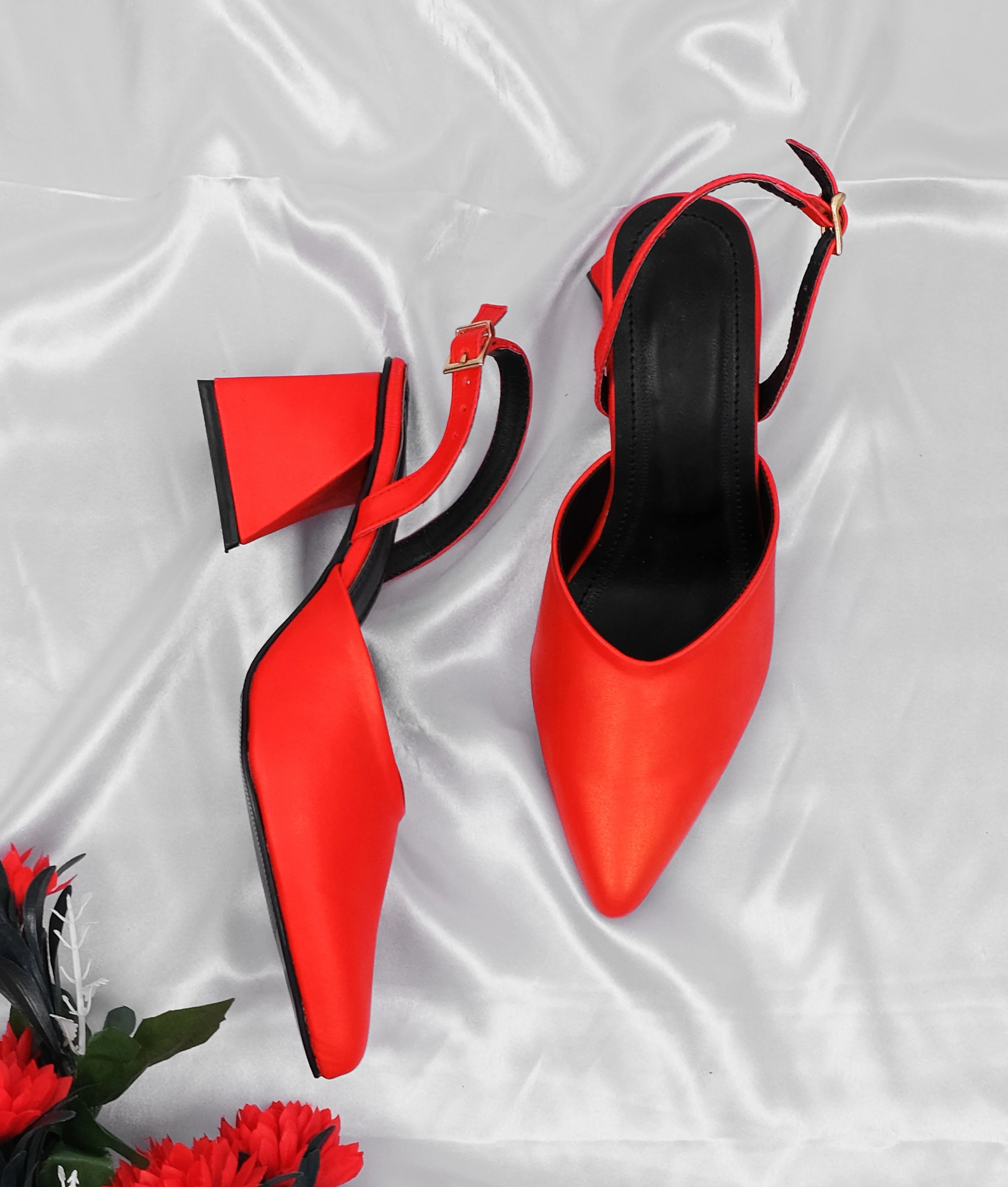 RTW Creation - Formal red slingback - Image 7