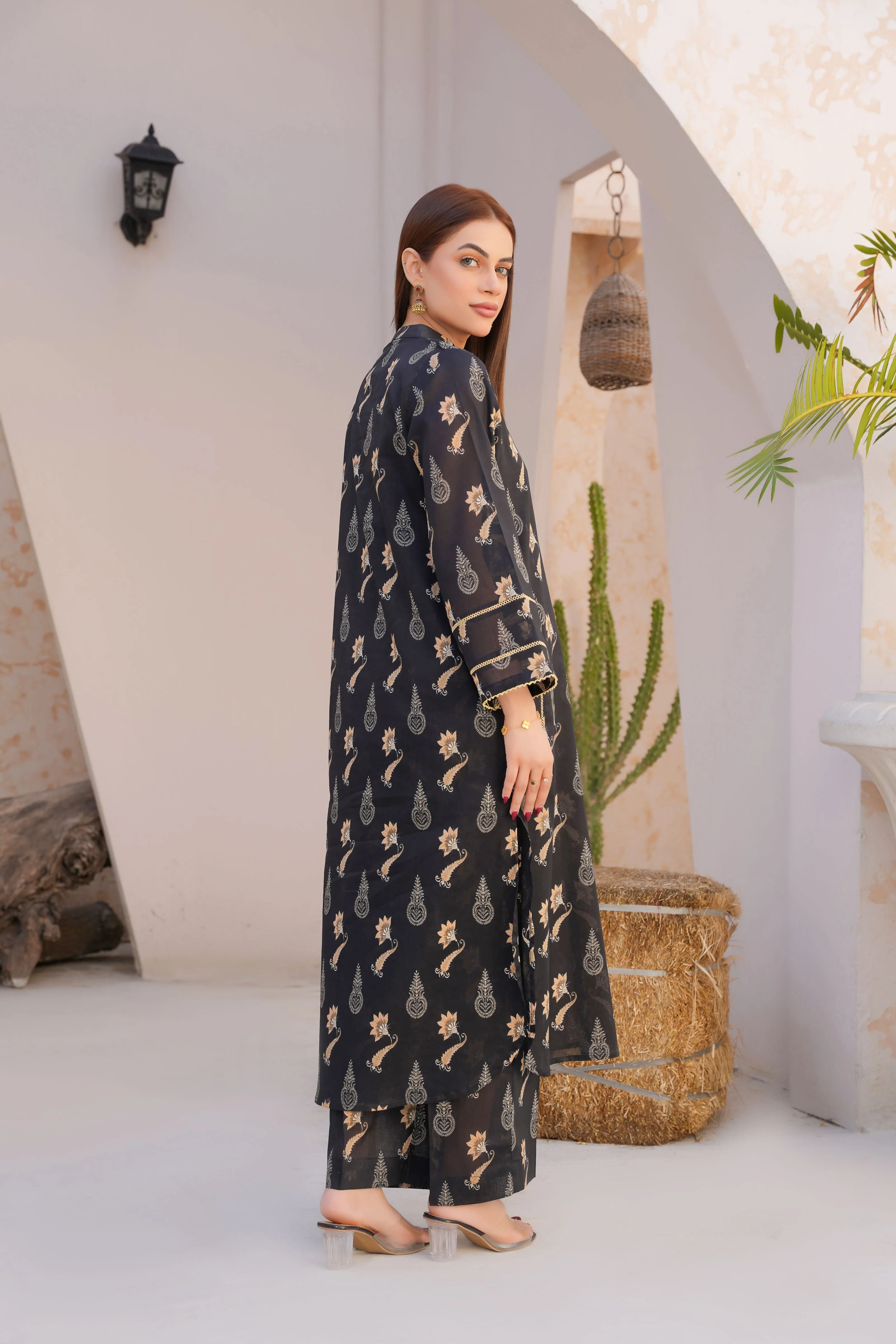 Threads & Weaves Stitched 2 Piece Lawn Suit-Elegant Black Floral Lawn Suit-RTWL25106 - Image 3