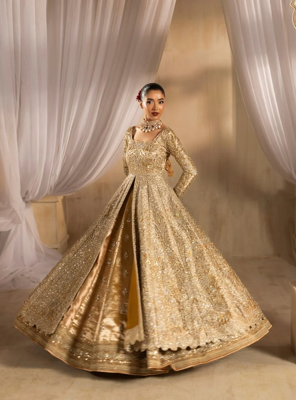 Anayra Amal - Shahaan - Golden Gown and Lehenga Bridal - Image 4