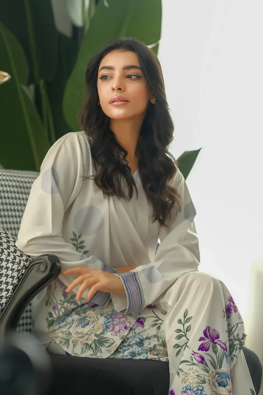 Yaaqot Stitched 2 Piece Lawn Collection-Sur Sabs Dgn # 08 - Image 15