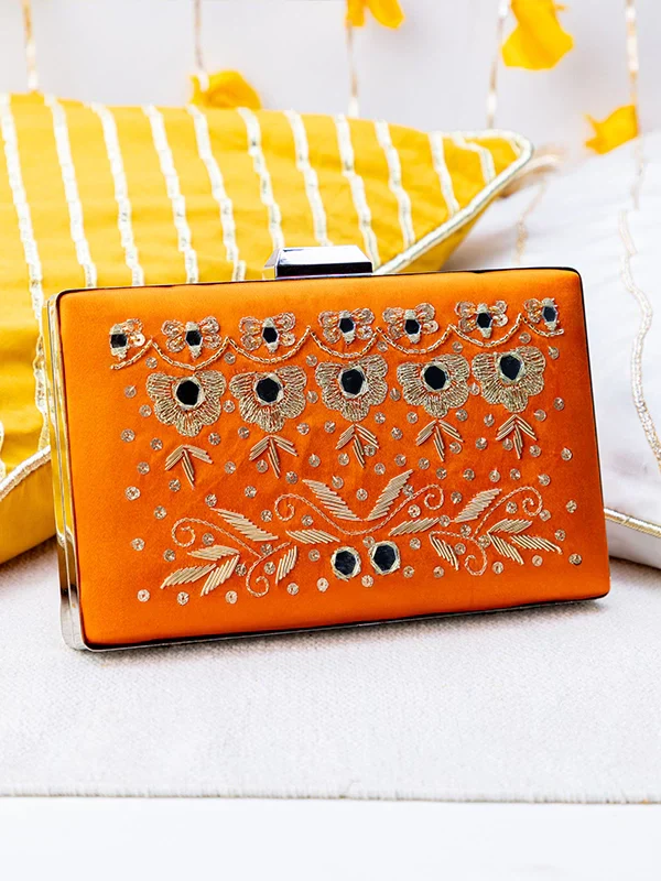 TJK Designs Kolapuri Suit-Ifaa Kolhapuri with Clutch - Image 3