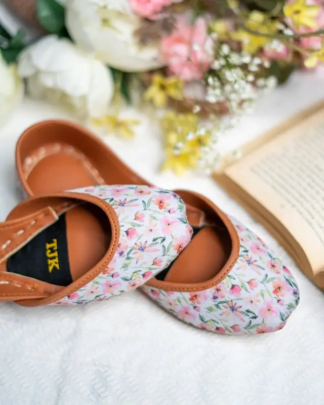 TJK Designs Khussa Suit-Oeillet Kids