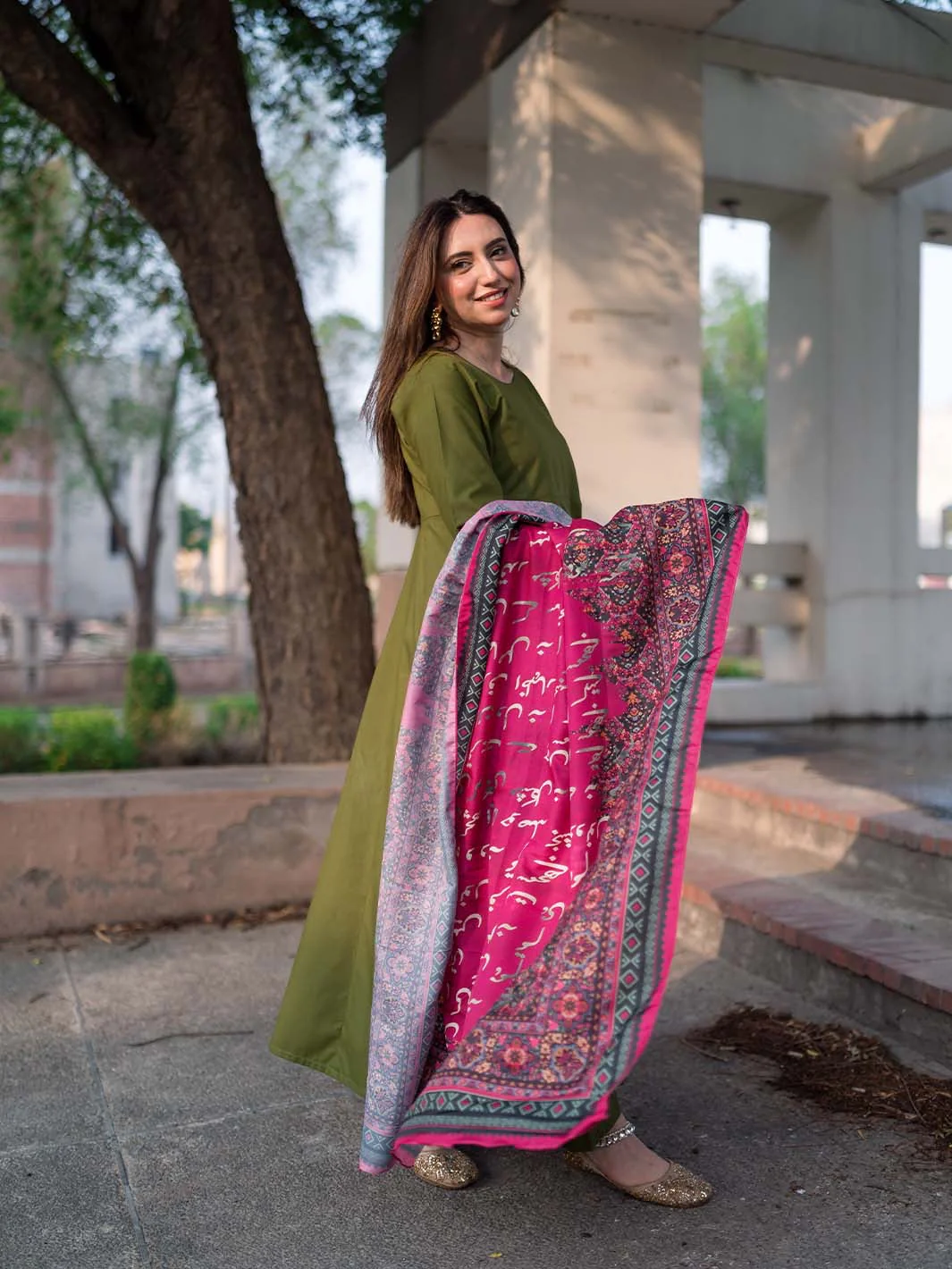 Tng By Md Odhni Collection-Manzil Silk Odhni (Hot Pink) - Image 3