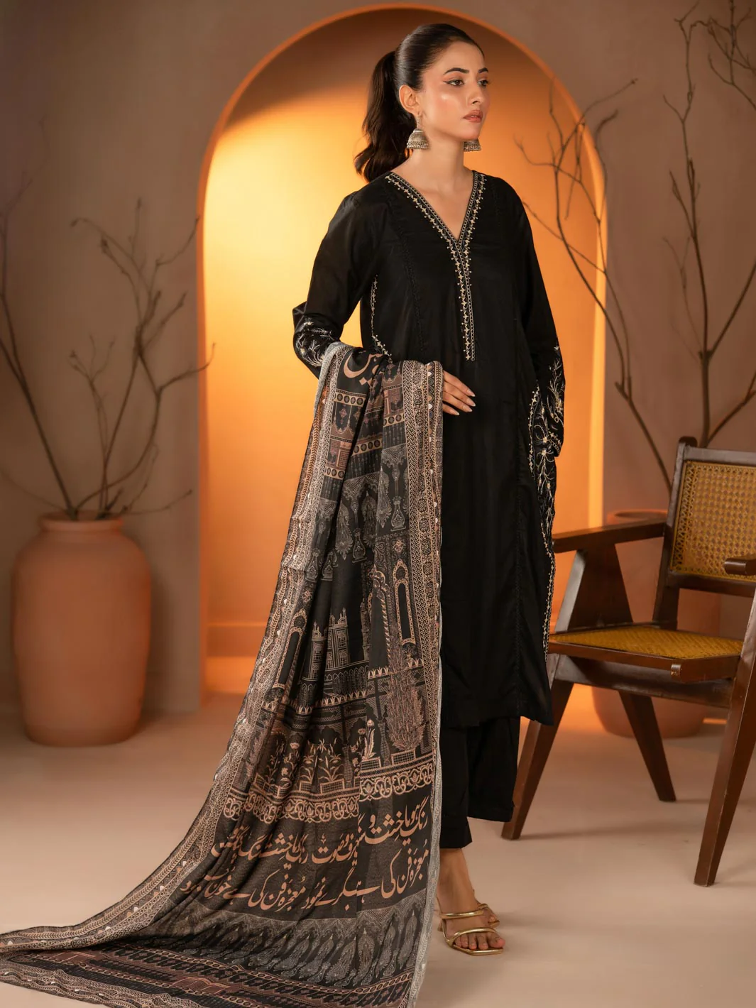 Tng By Md Odhni Collection-Taj Mahal odhni (Black) - Image 4