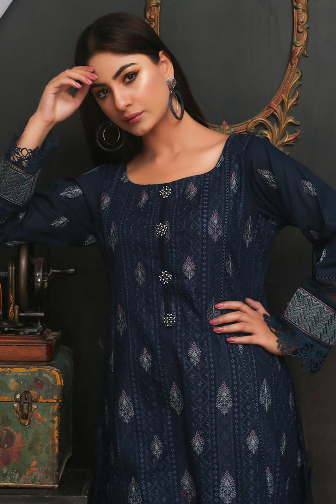 Threads & Weaves 3 PC - Embroidered Lawn Suit-L23203 - Image 4