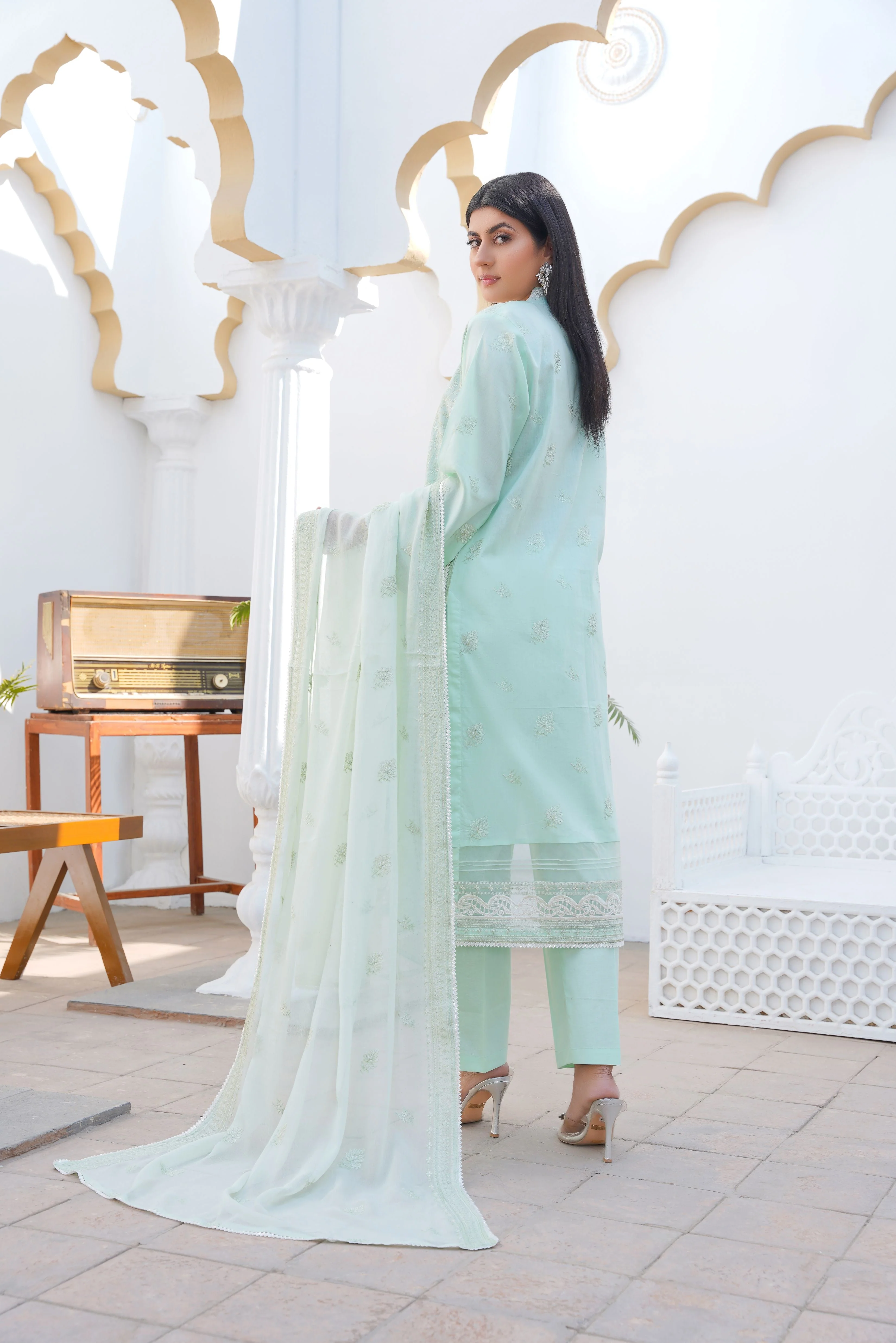 Threads & Weaves 3 PC - Embroidered Lawn Suit-L23210 - Image 3
