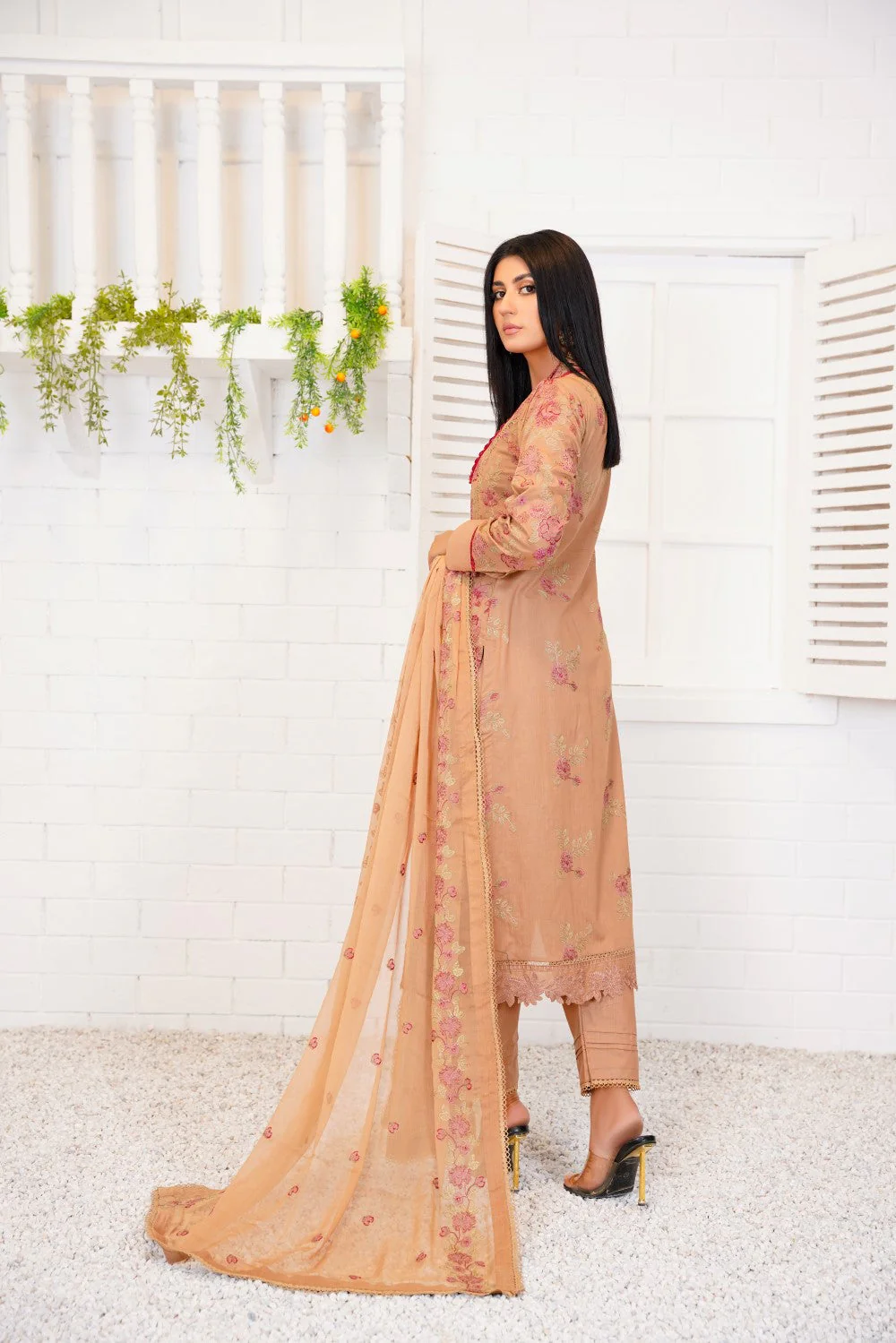 Threads & Weaves 3 Pc Embroidered Lawn Suit-L23107 - Image 2