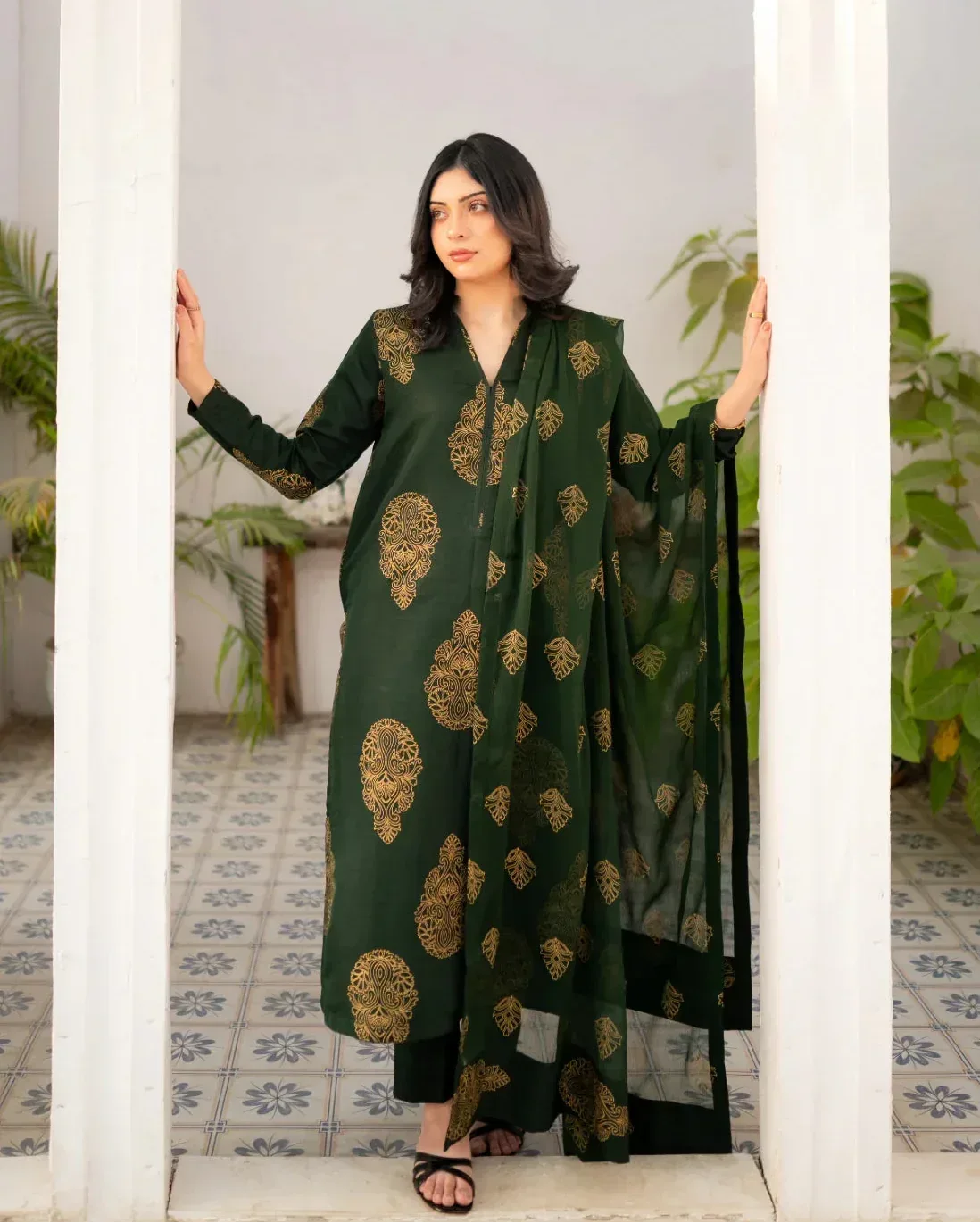 Zauk Bottle Green Kurta Set - Image 2