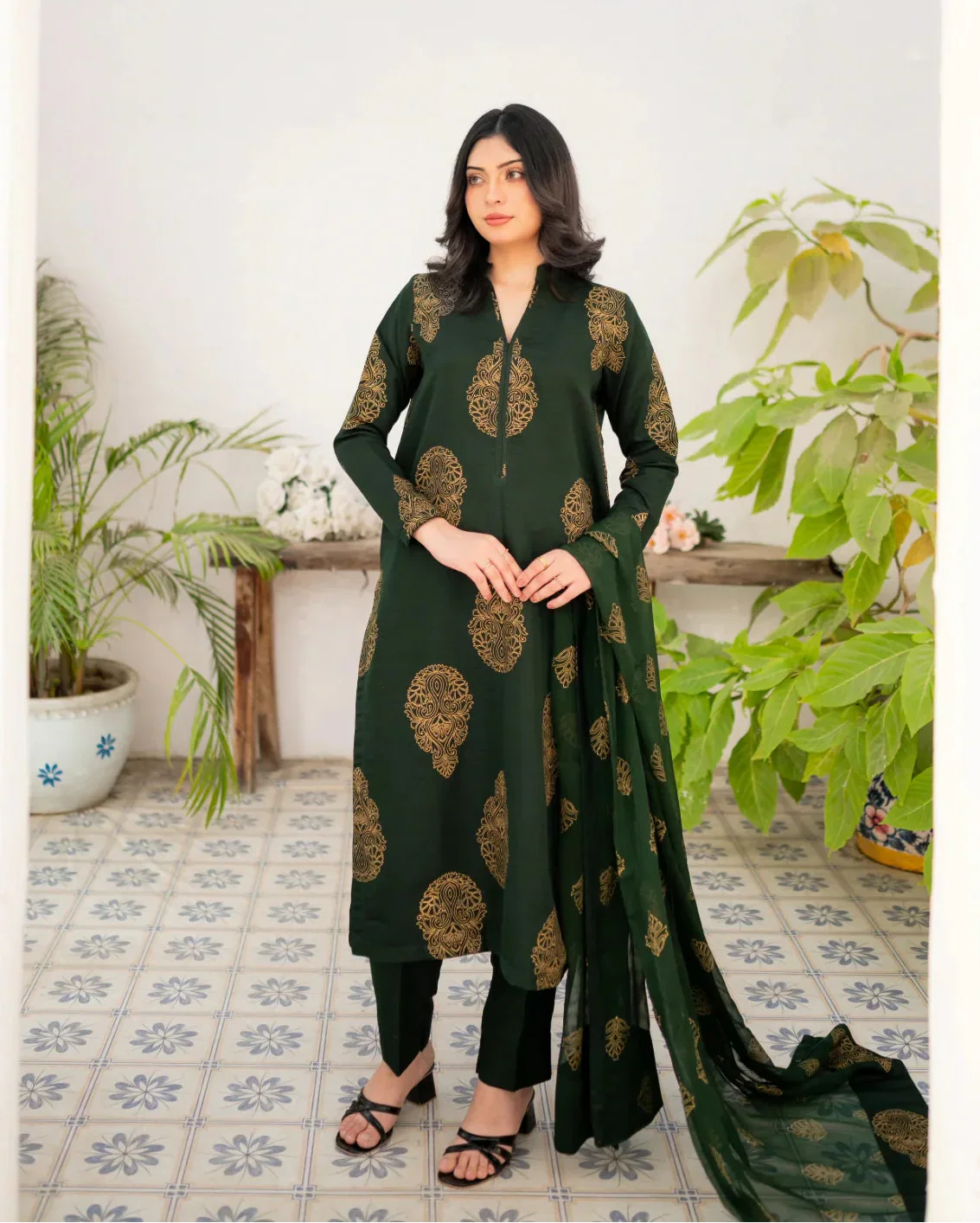 Zauk Bottle Green Kurta Set - Image 3