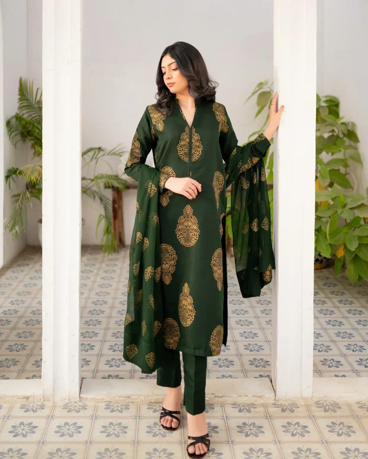 Zauk Bottle Green Kurta Set - Image 6