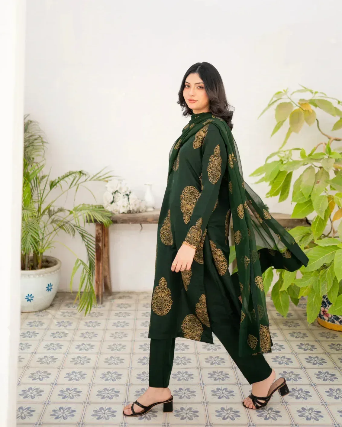 Zauk Bottle Green Kurta Set - Image 8