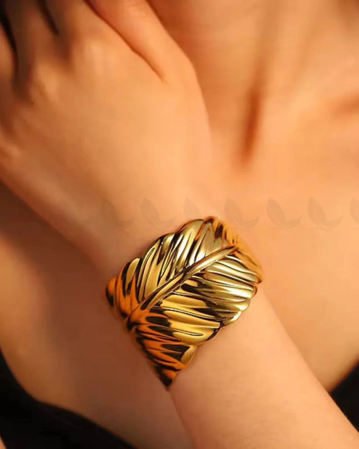 Zeesy Aspen Delicate Leaf Bracelet