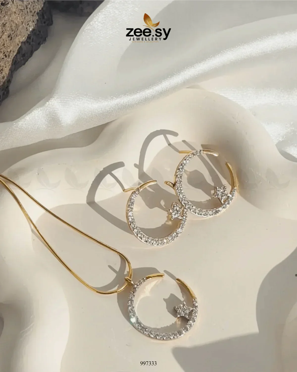 Zeesy Chandi Moon Pendant Set