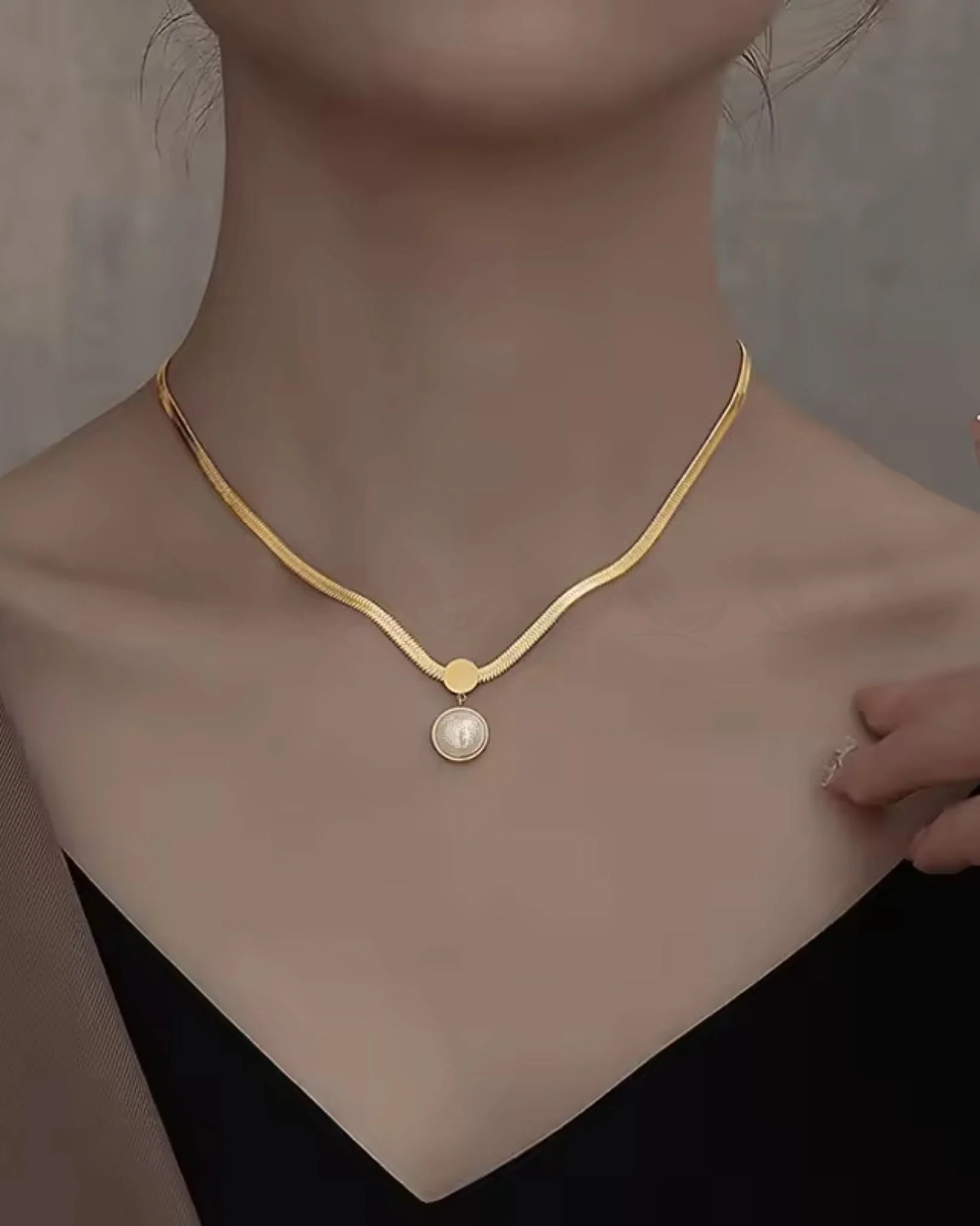 Zeesy Coda Pearl Snake Chain Necklace