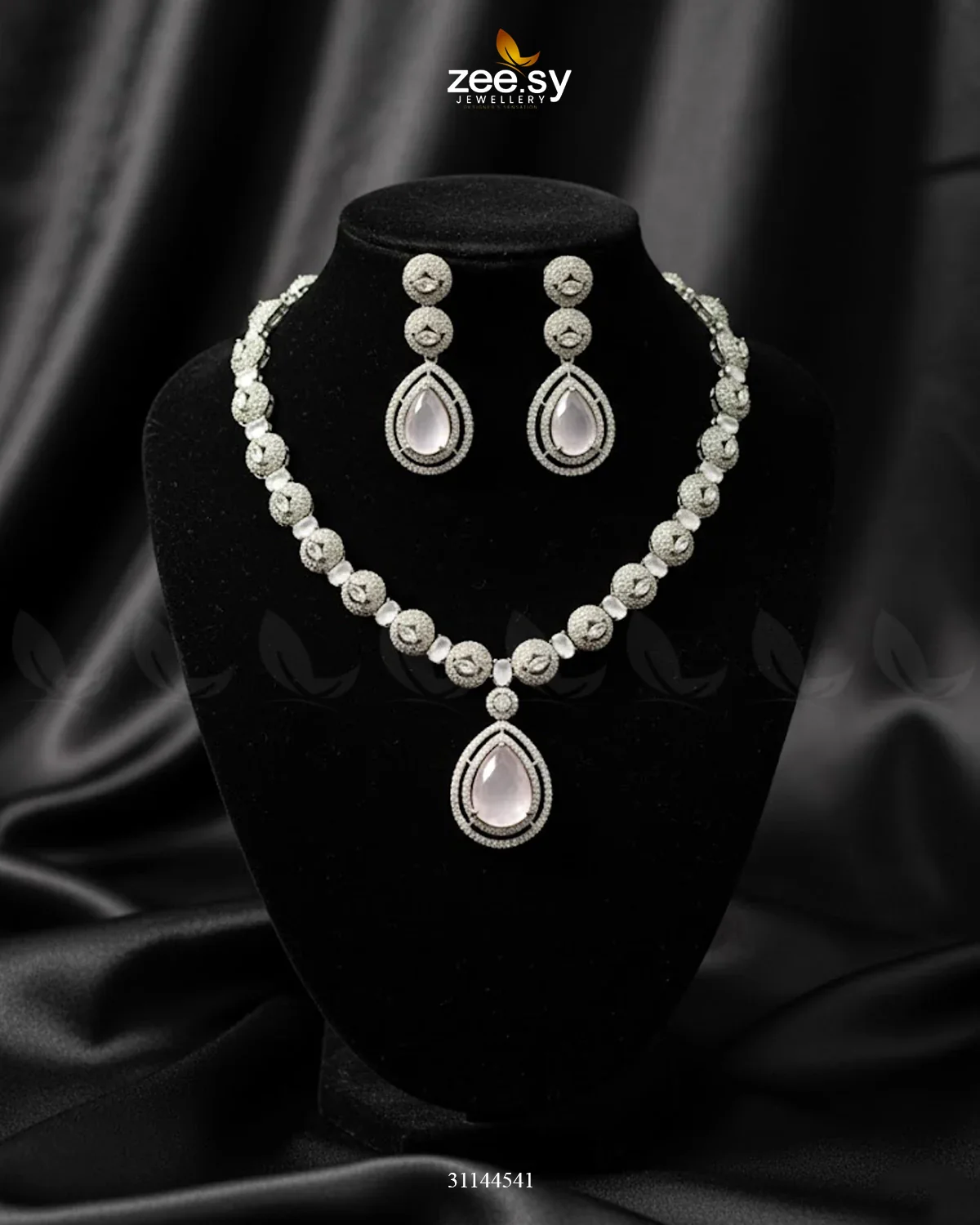 Zeesy Elegant Heart Cluster Necklace Set - Image 5
